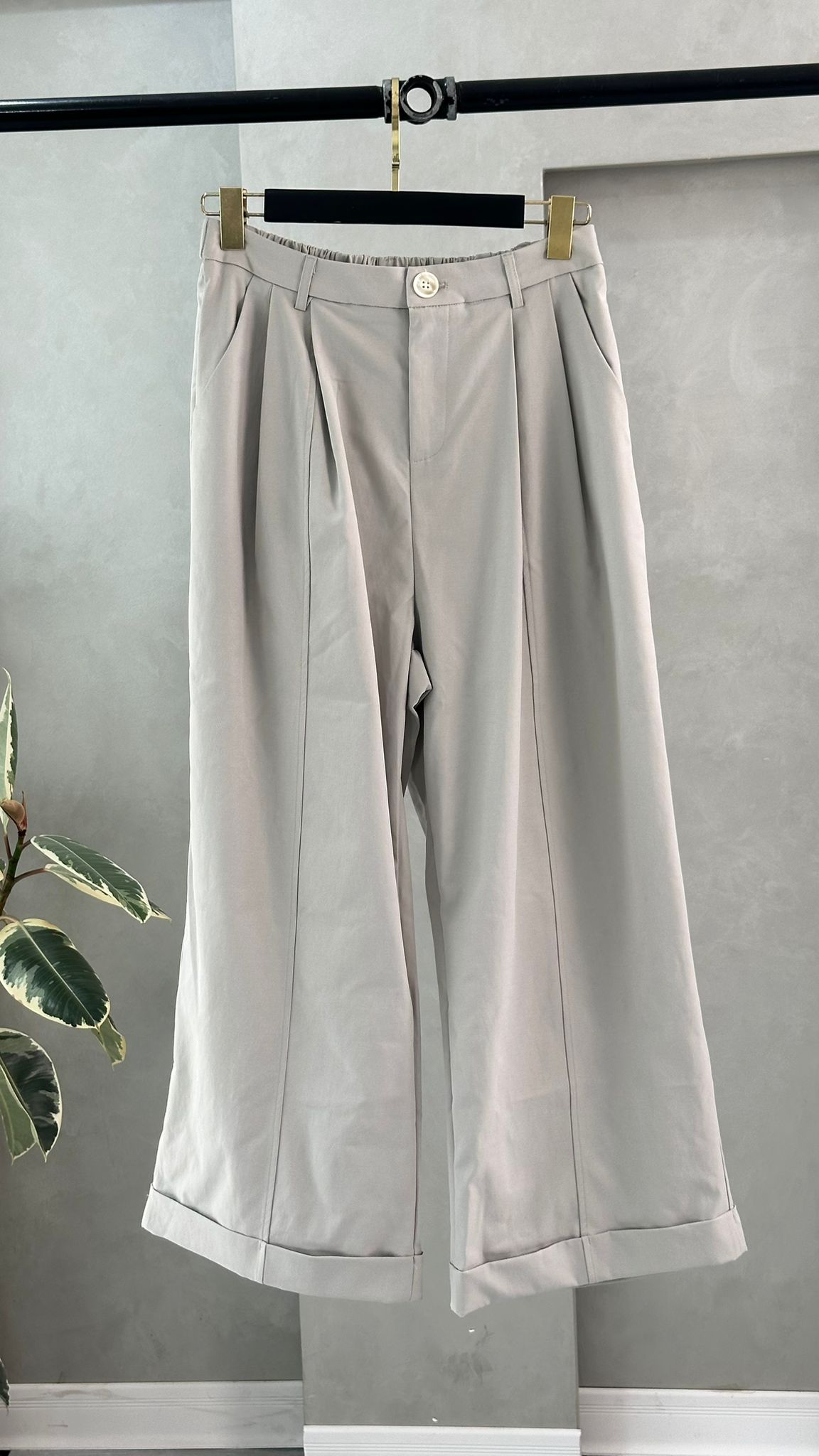 بنطلون نسائي كلاسيكي عريض