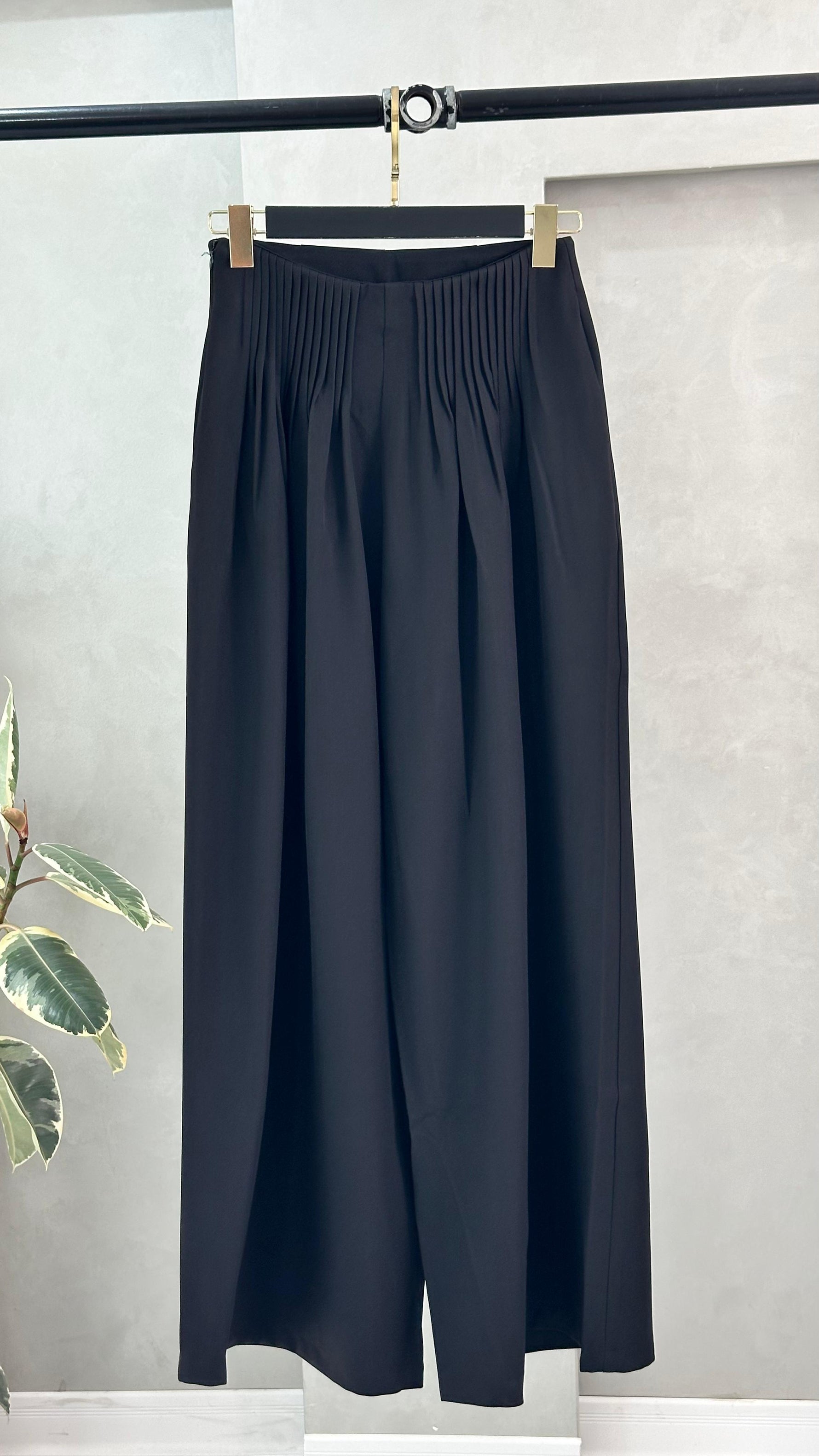 بنطلون نسائي واسع