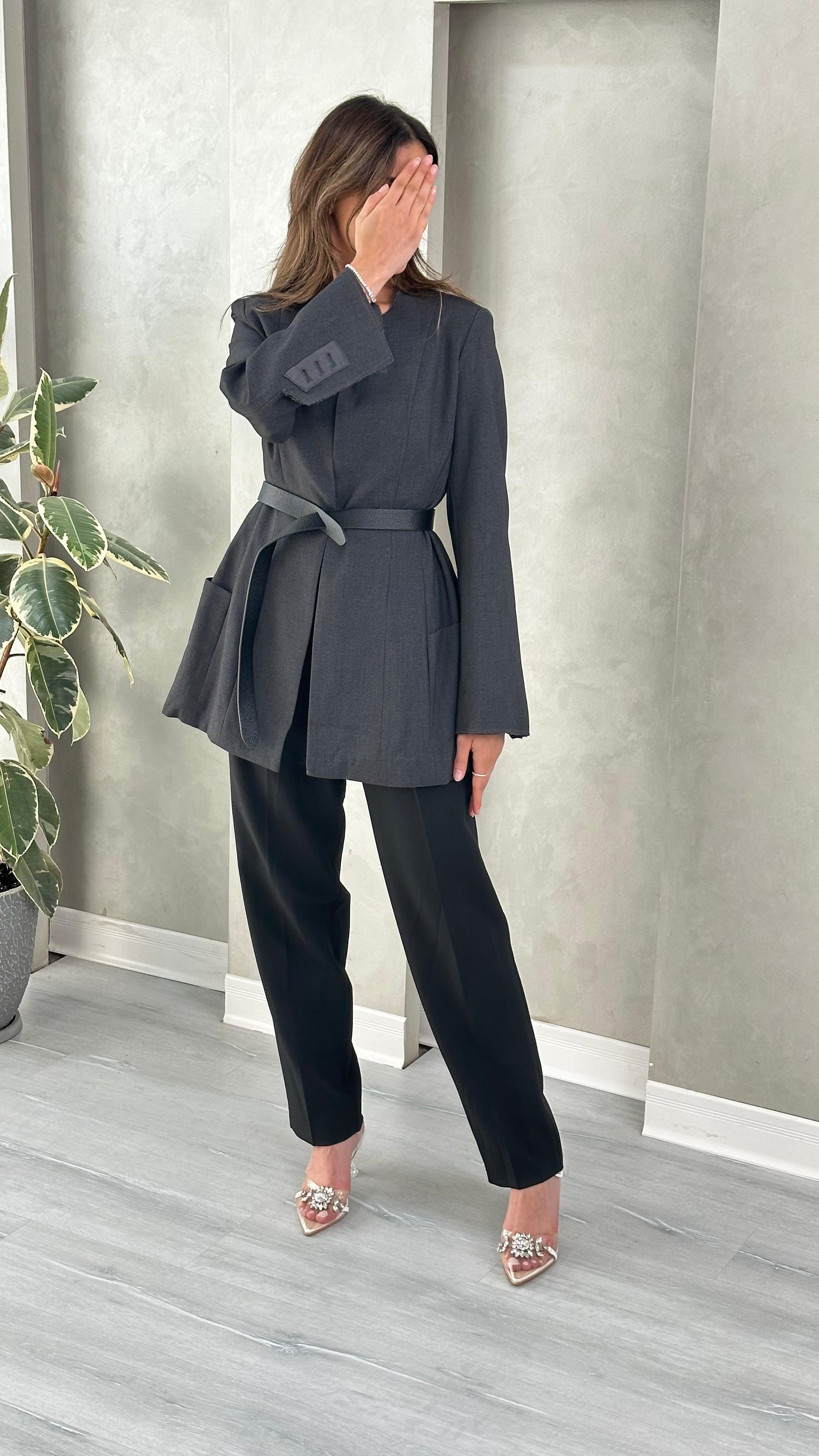 جاكيت قصير مع حزام