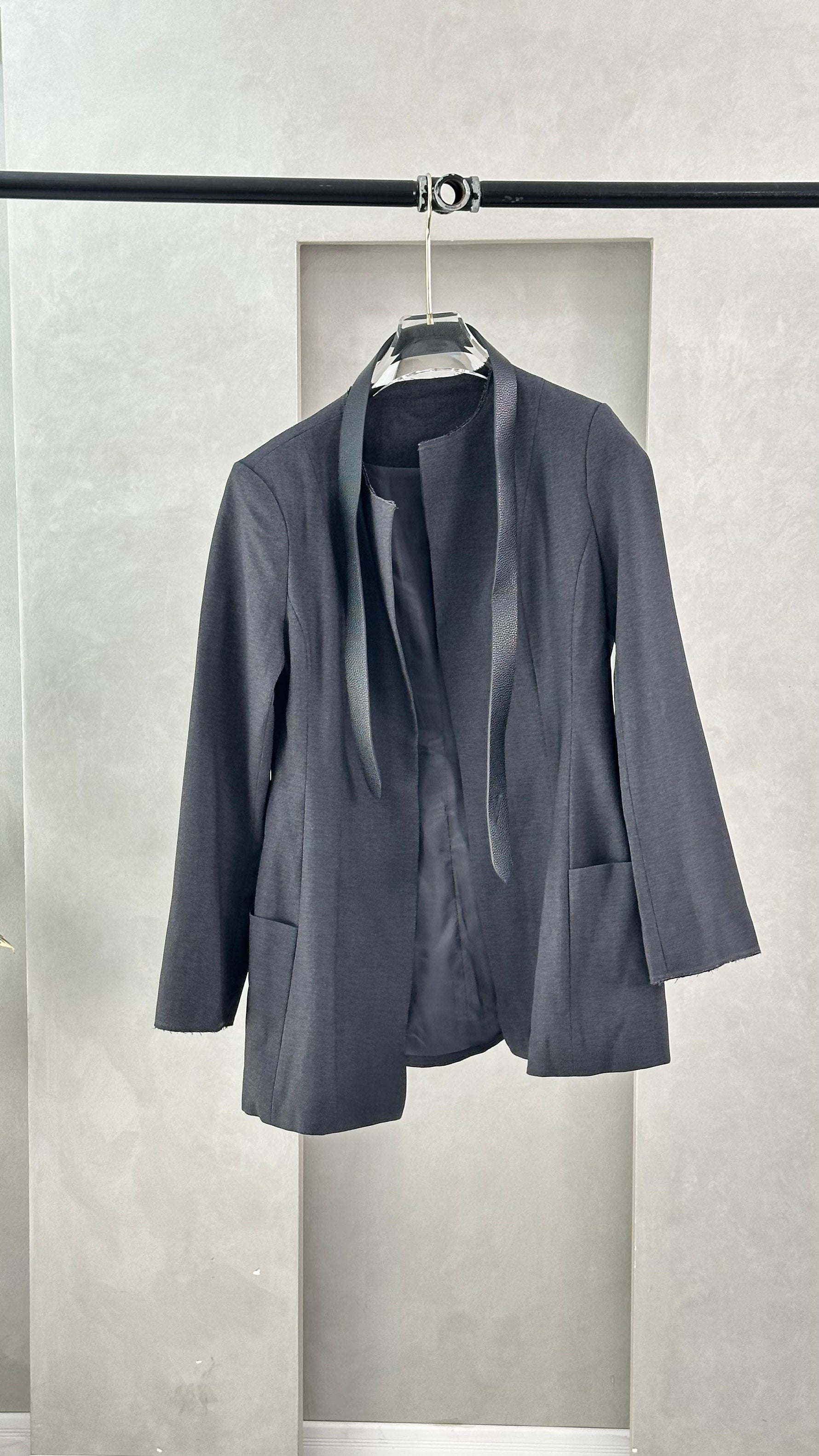 جاكيت قصير مع حزام