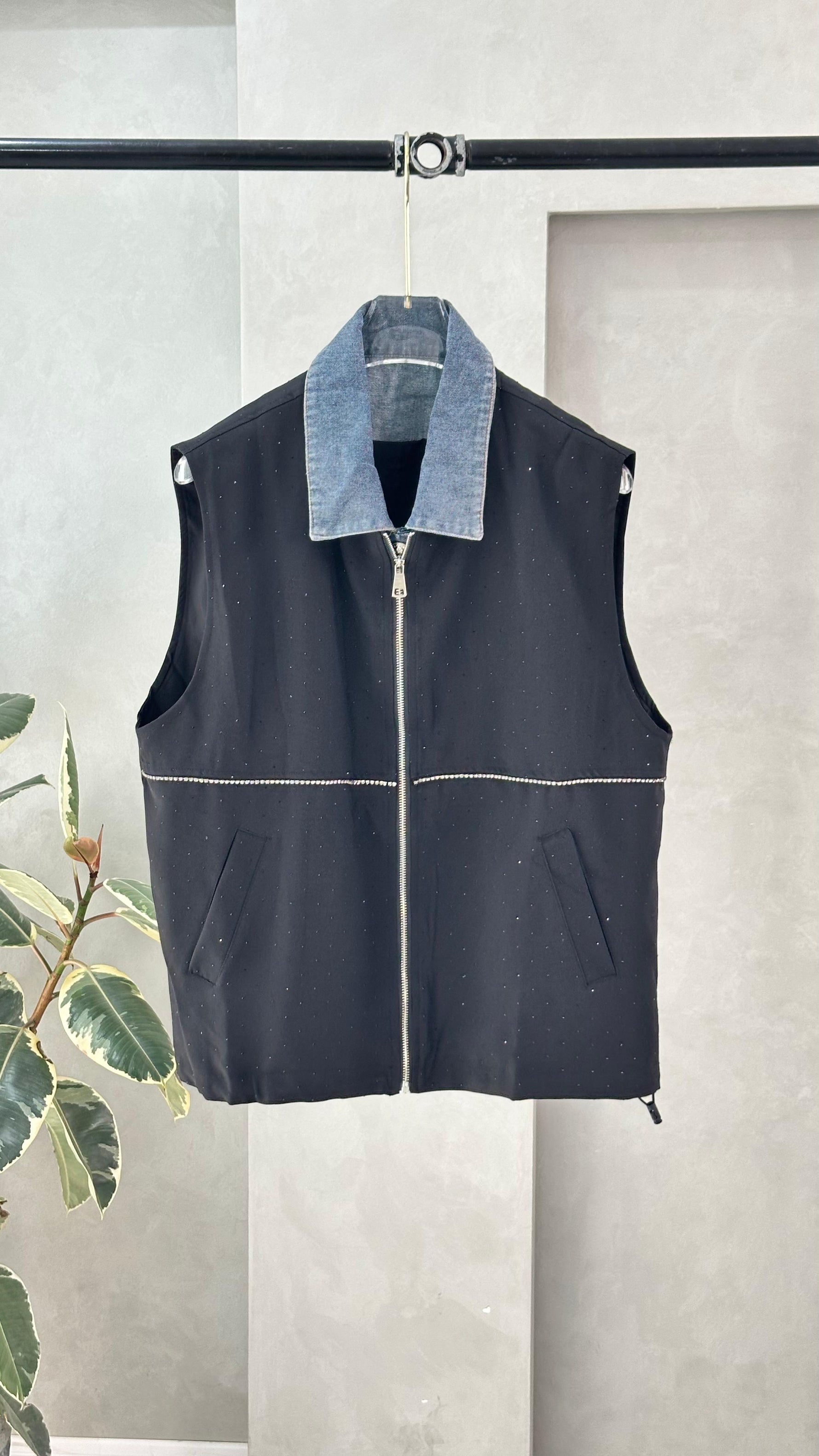 جاكيت نسائي من غير اكمام