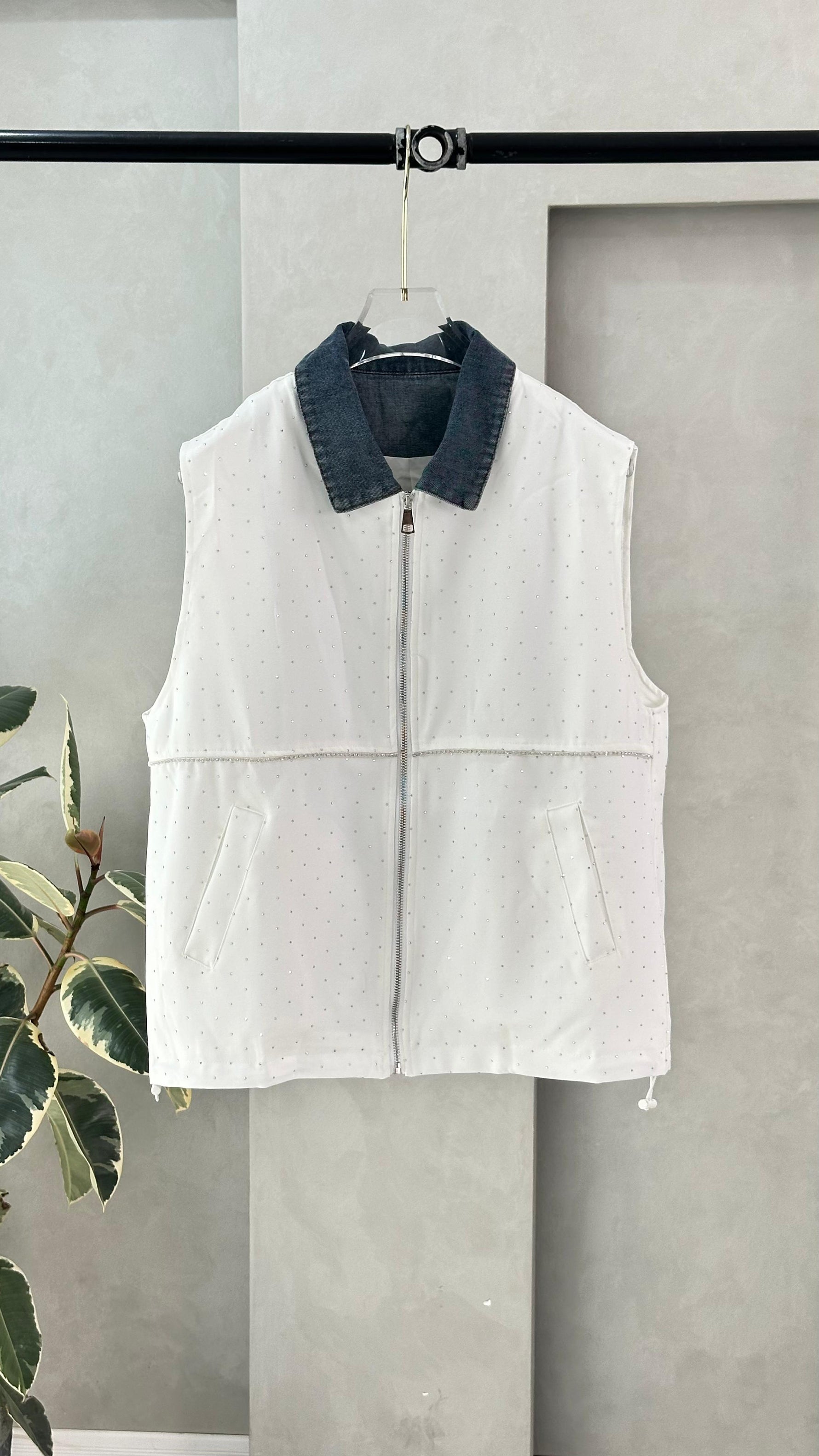 جاكيت نسائي من غير اكمام