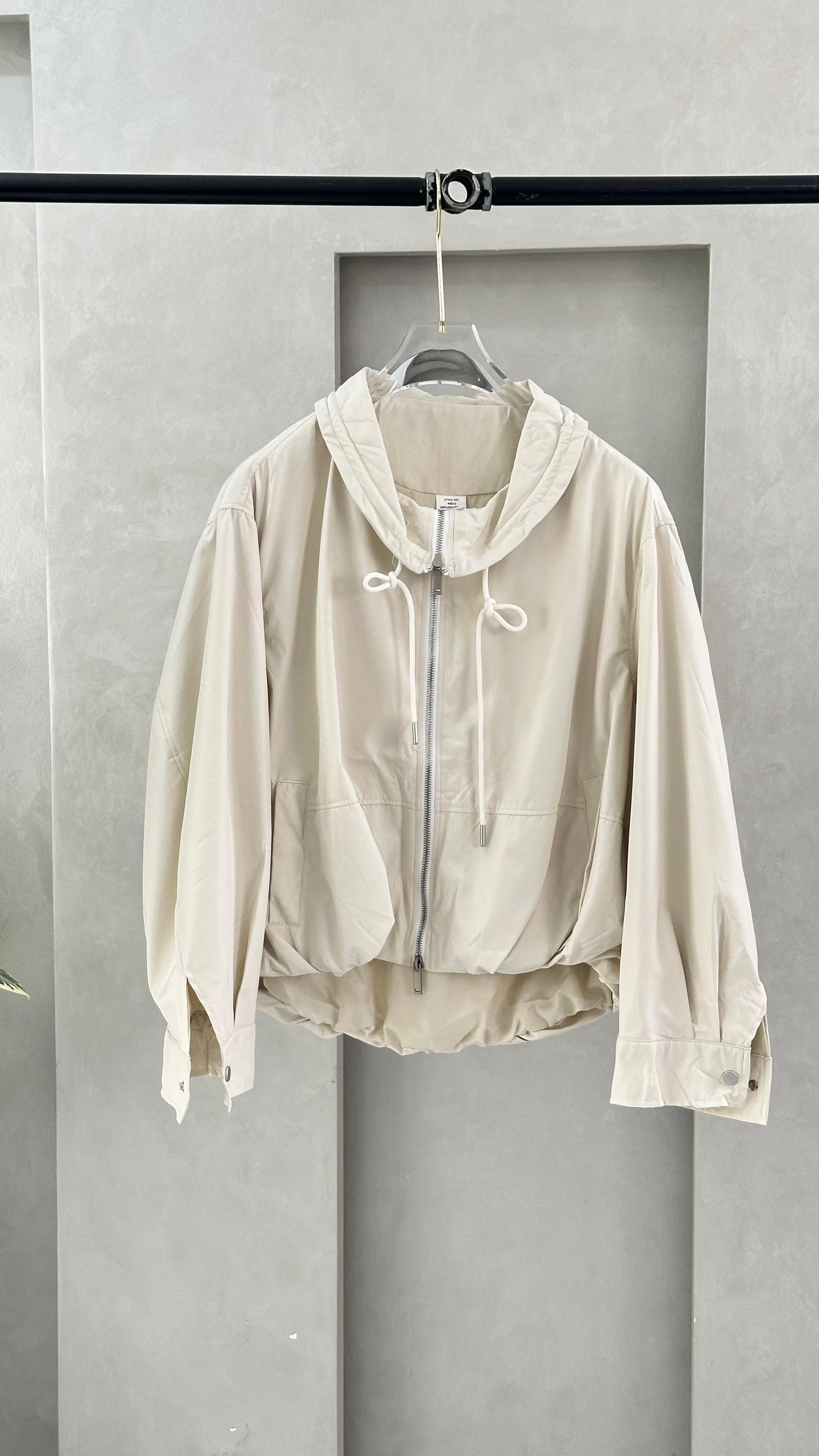 جاكيت نسائي قصة عريضة