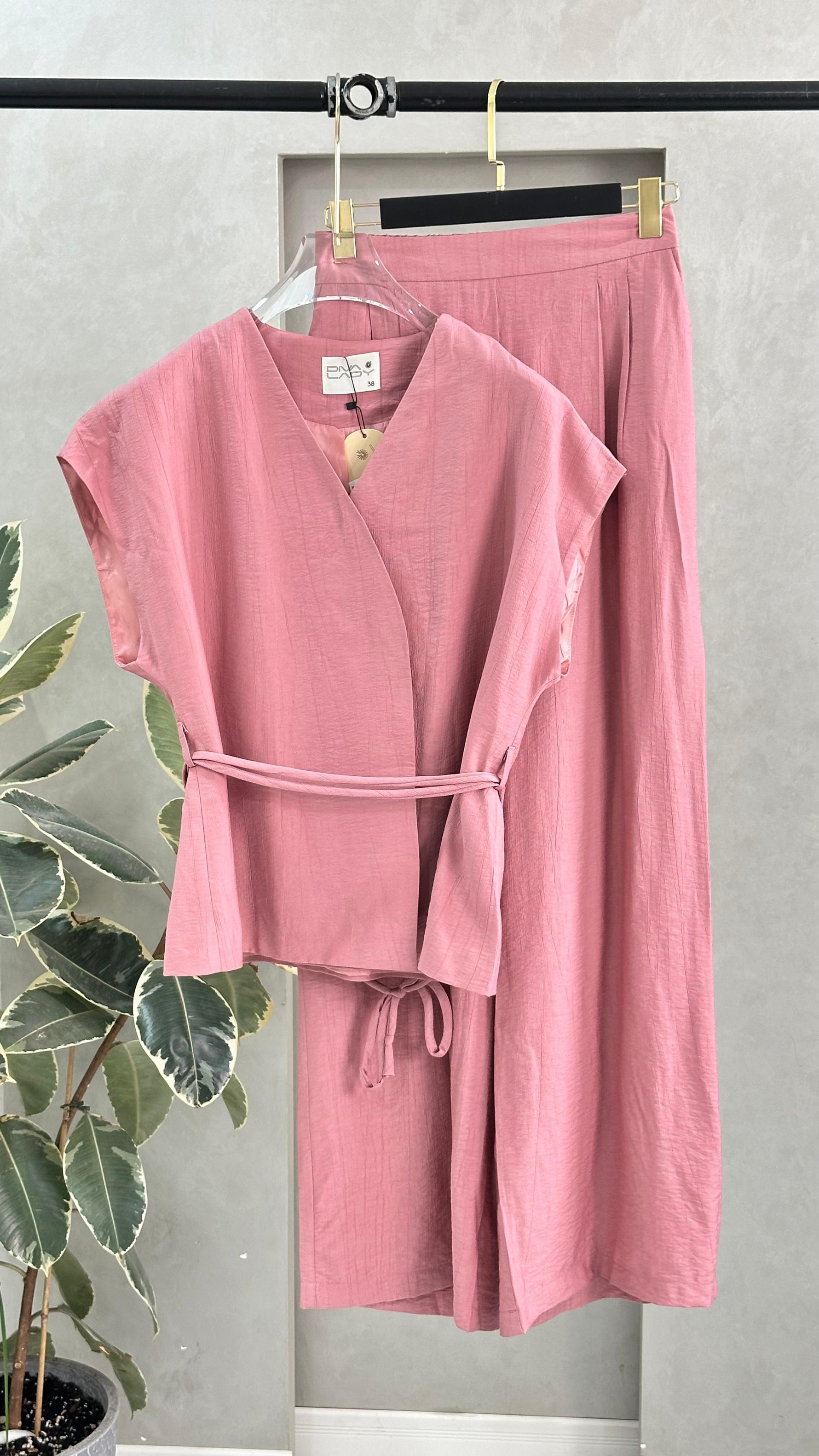 طقم نسائي انيق