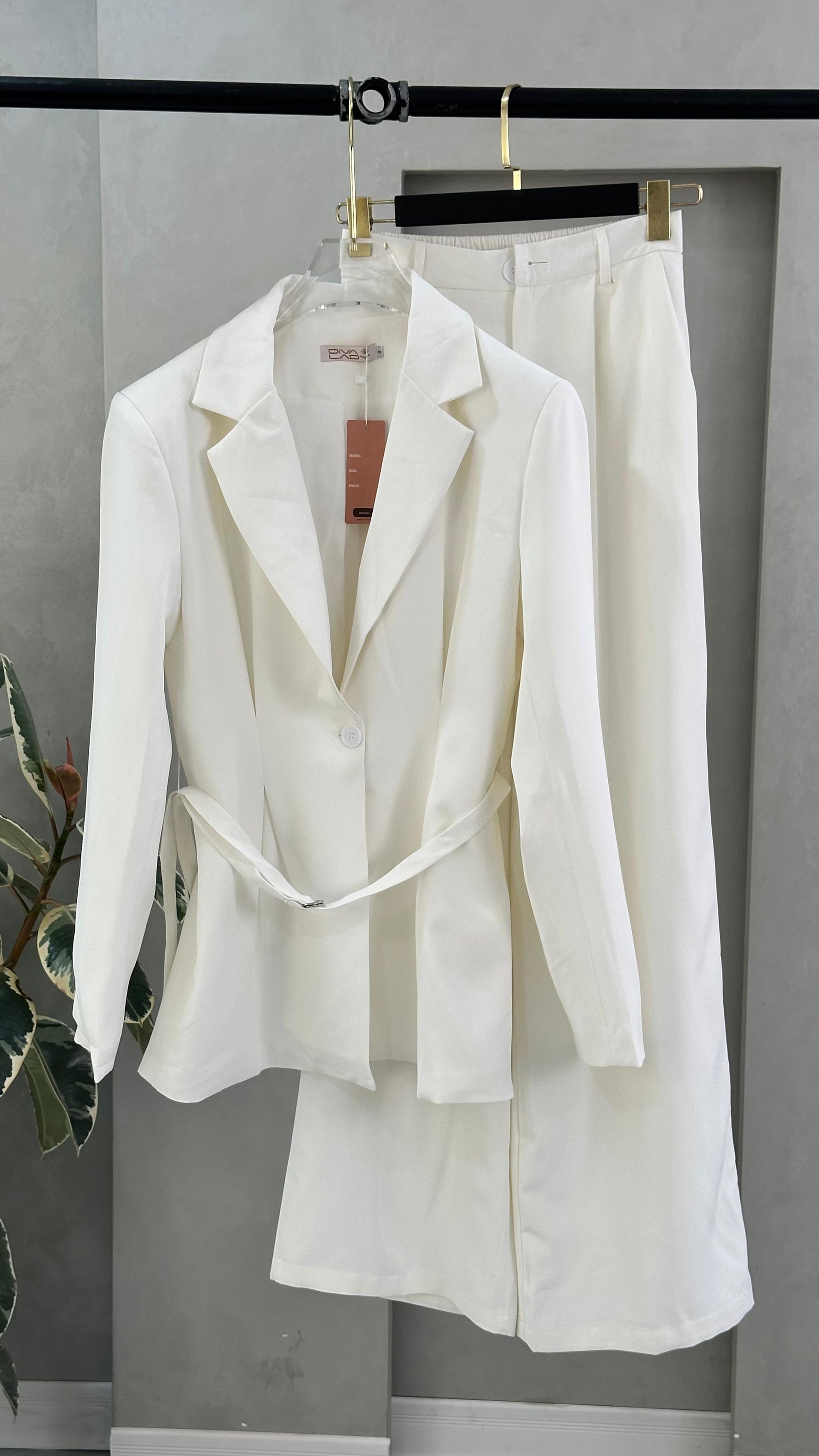 بدلة نسائي رسمي