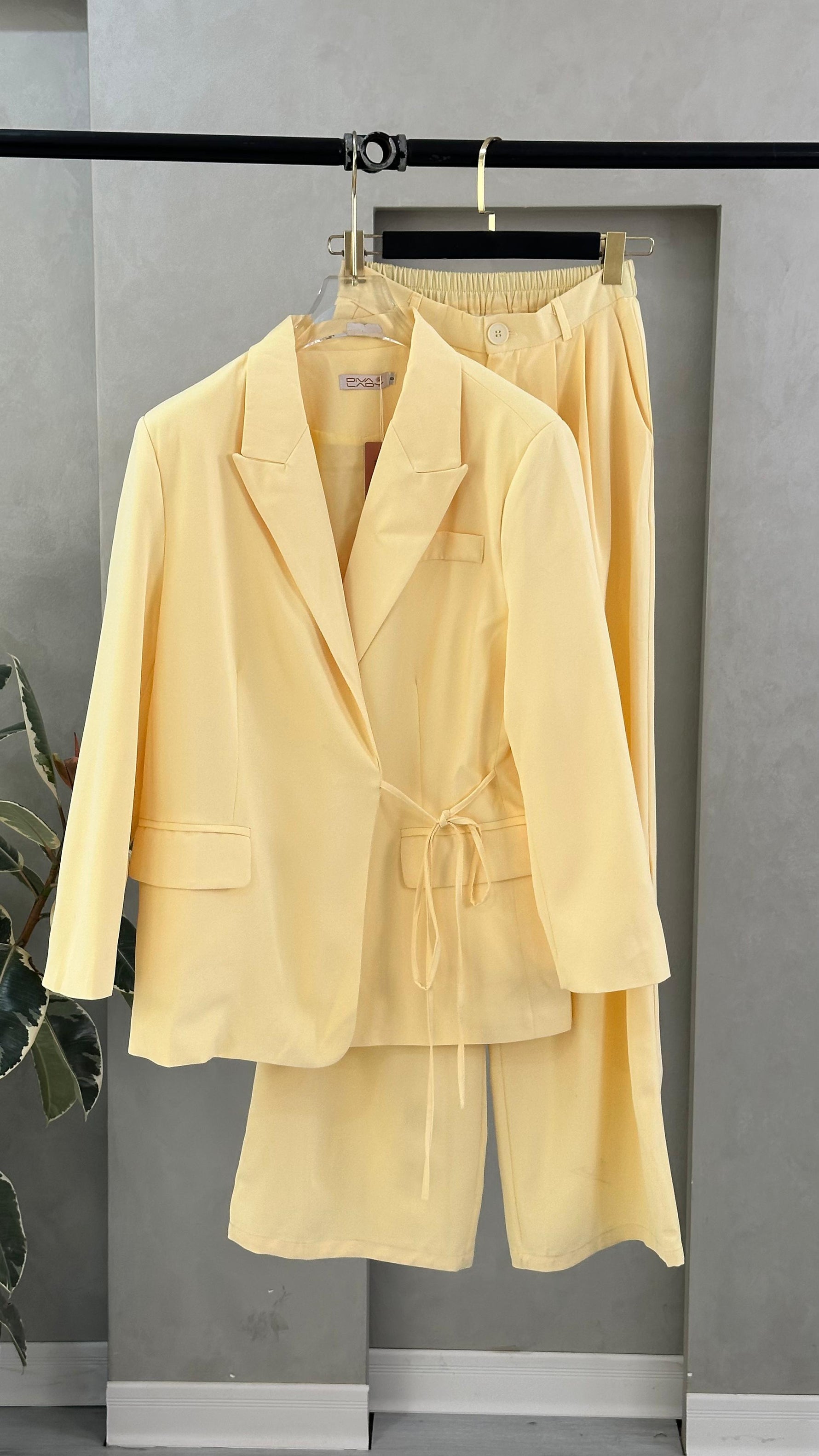 بدلة نسائي رسمي