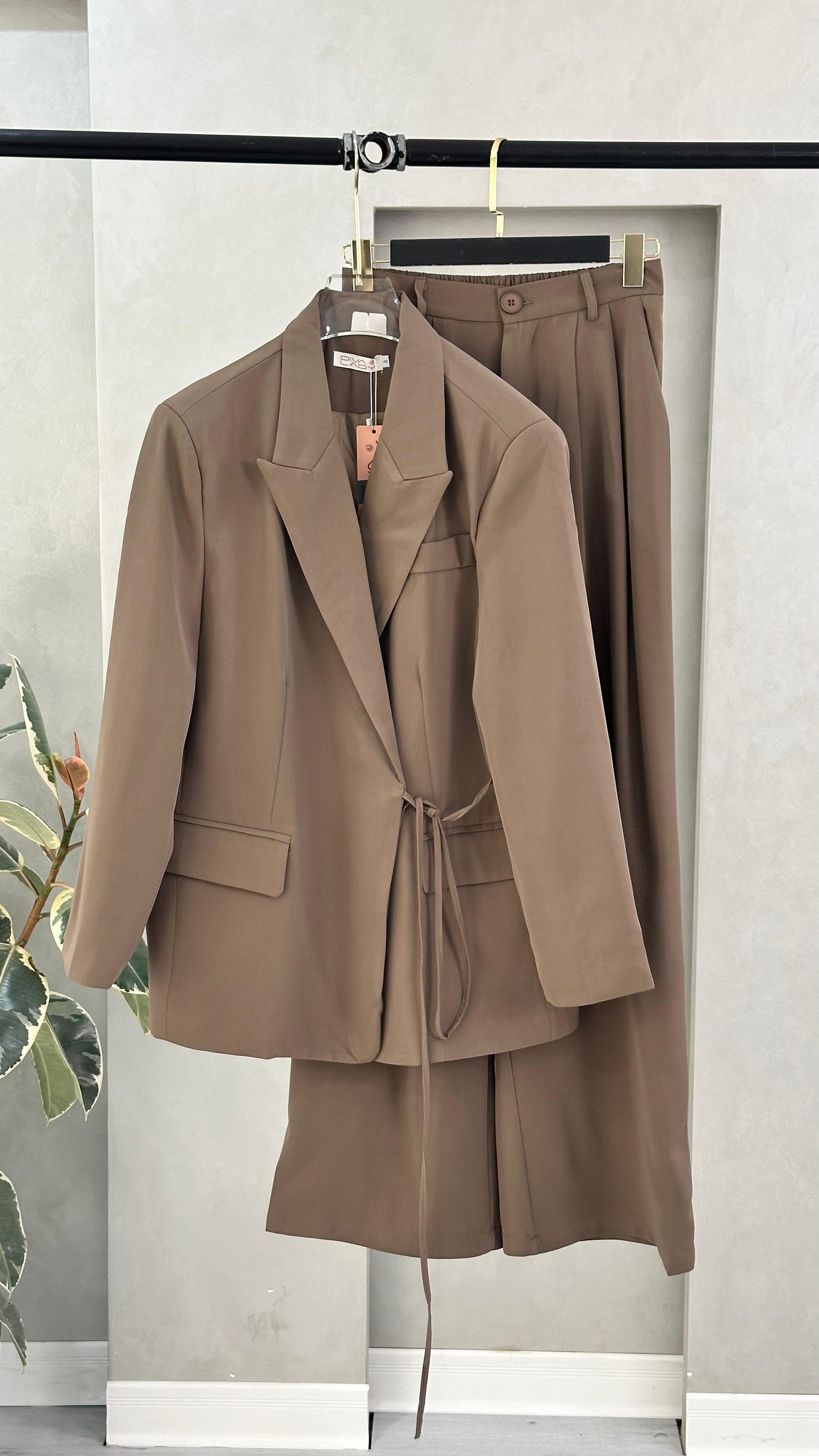 بدلة نسائي رسمي