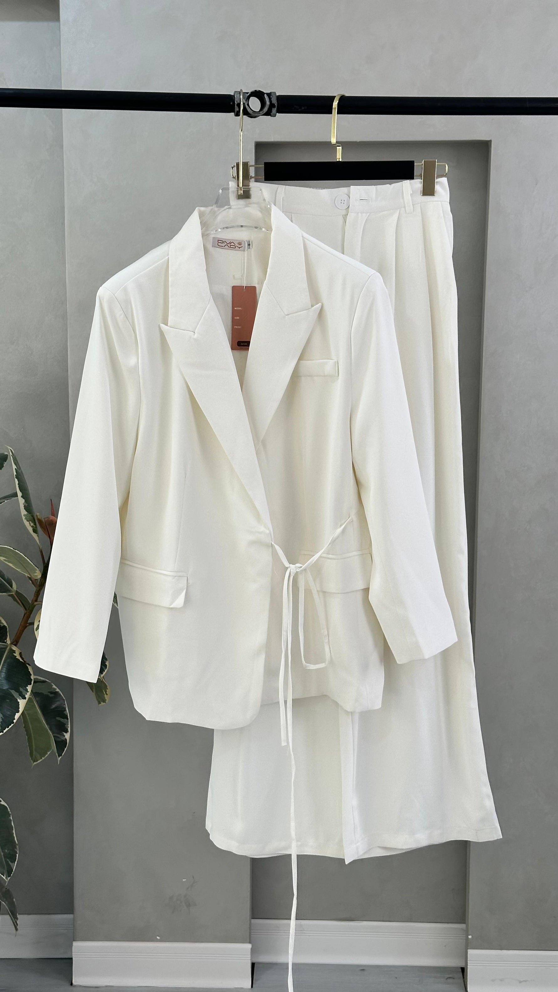 بدلة نسائي رسمي