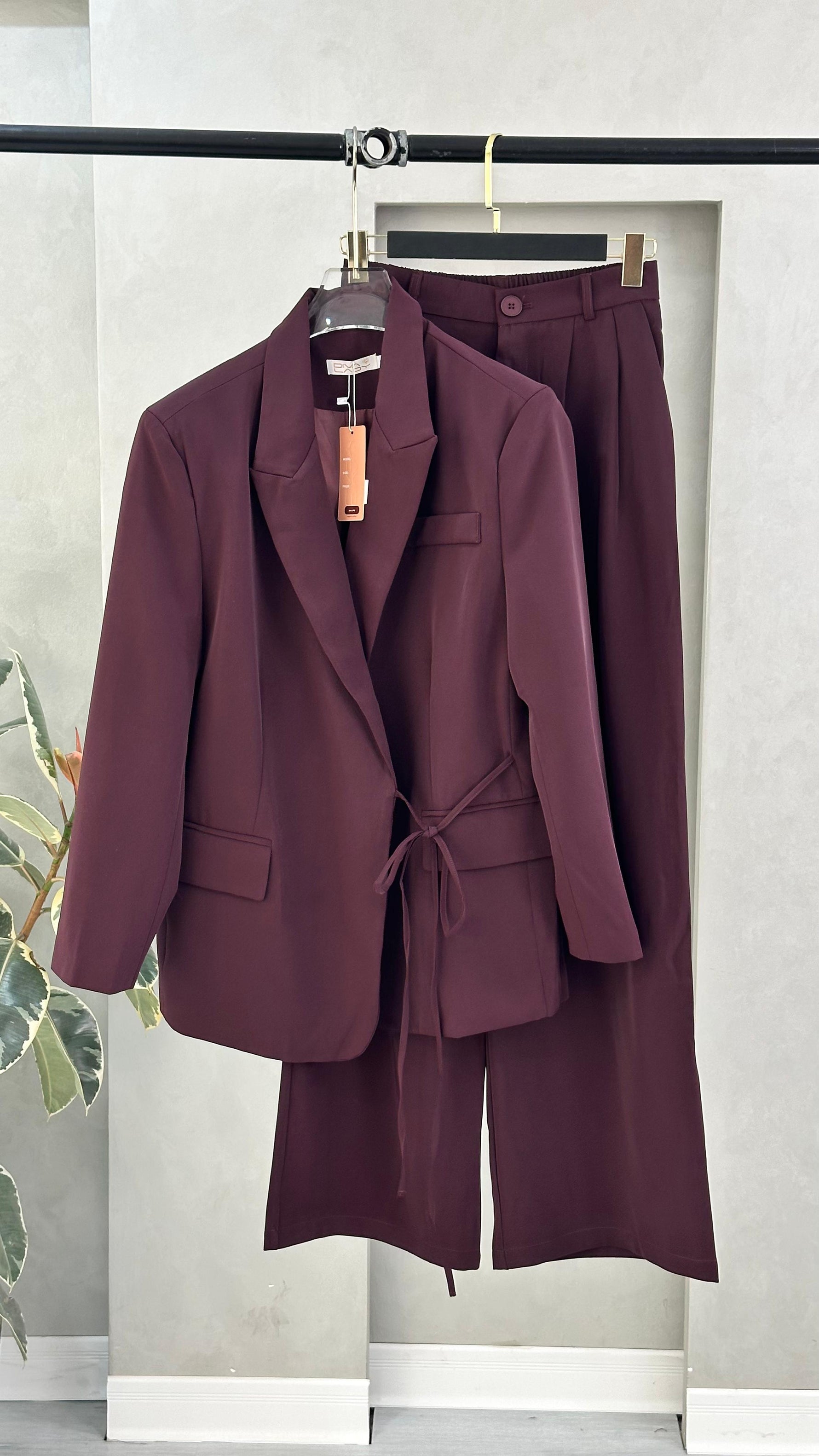 بدلة نسائي رسمي