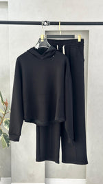 بدلة نسائي كلاسيكية