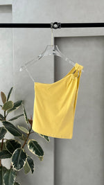 توب نسائي بكتف واحد