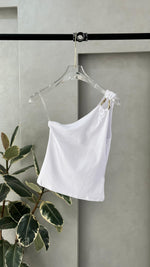 توب نسائي بكتف واحد