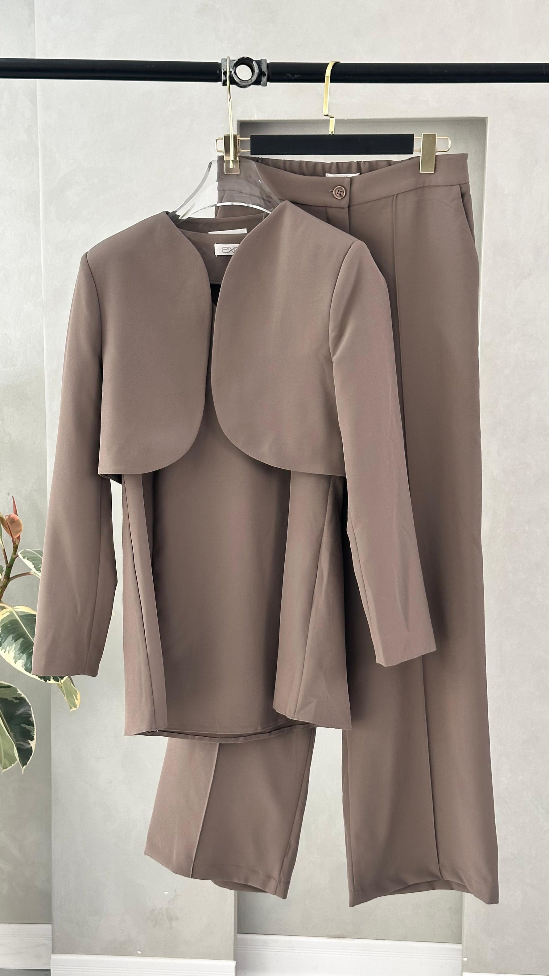 بدلة نسائي 3 قطع