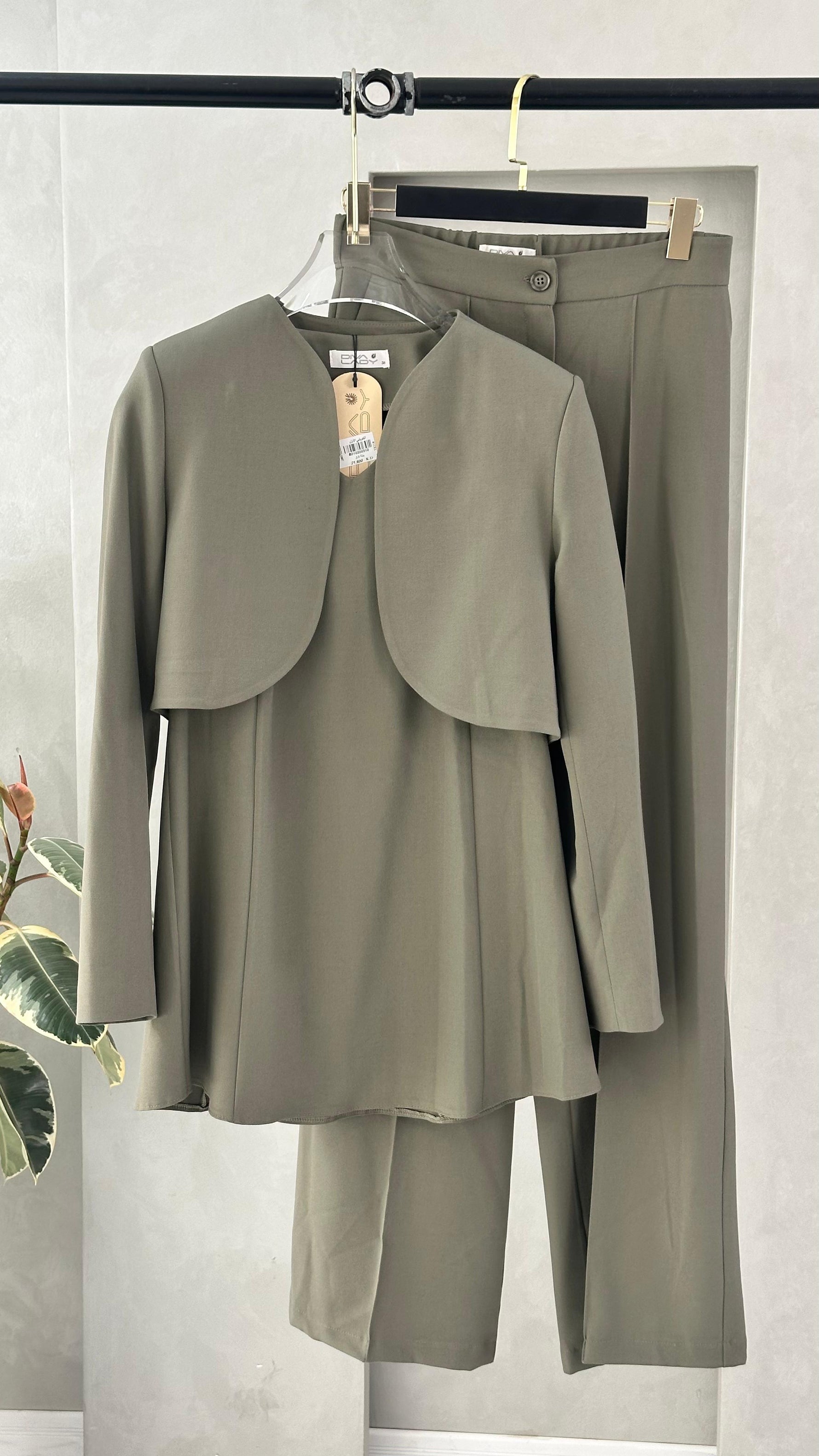 بدلة نسائي 3 قطع