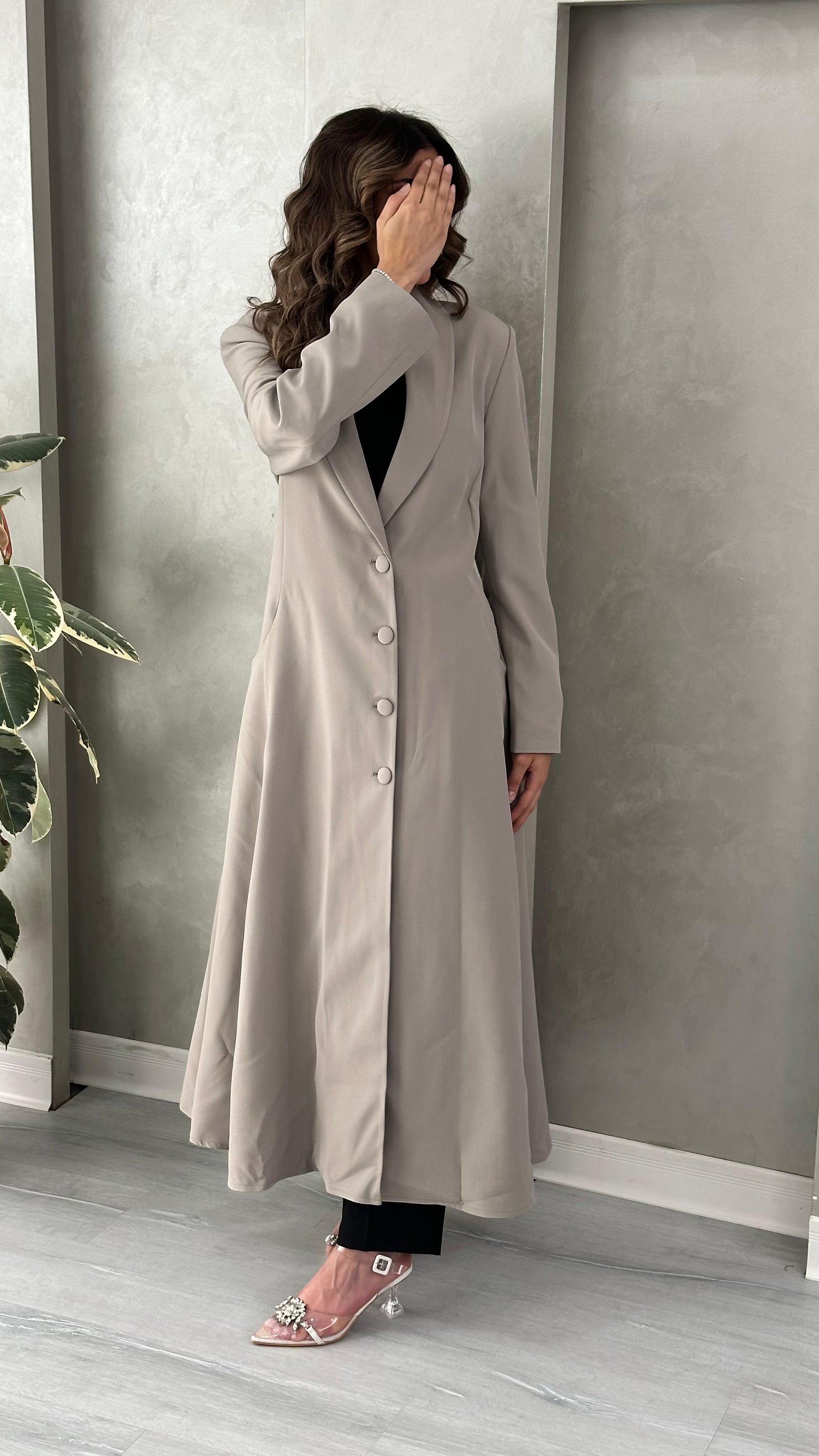 جاكيت نسائي مع ازرار