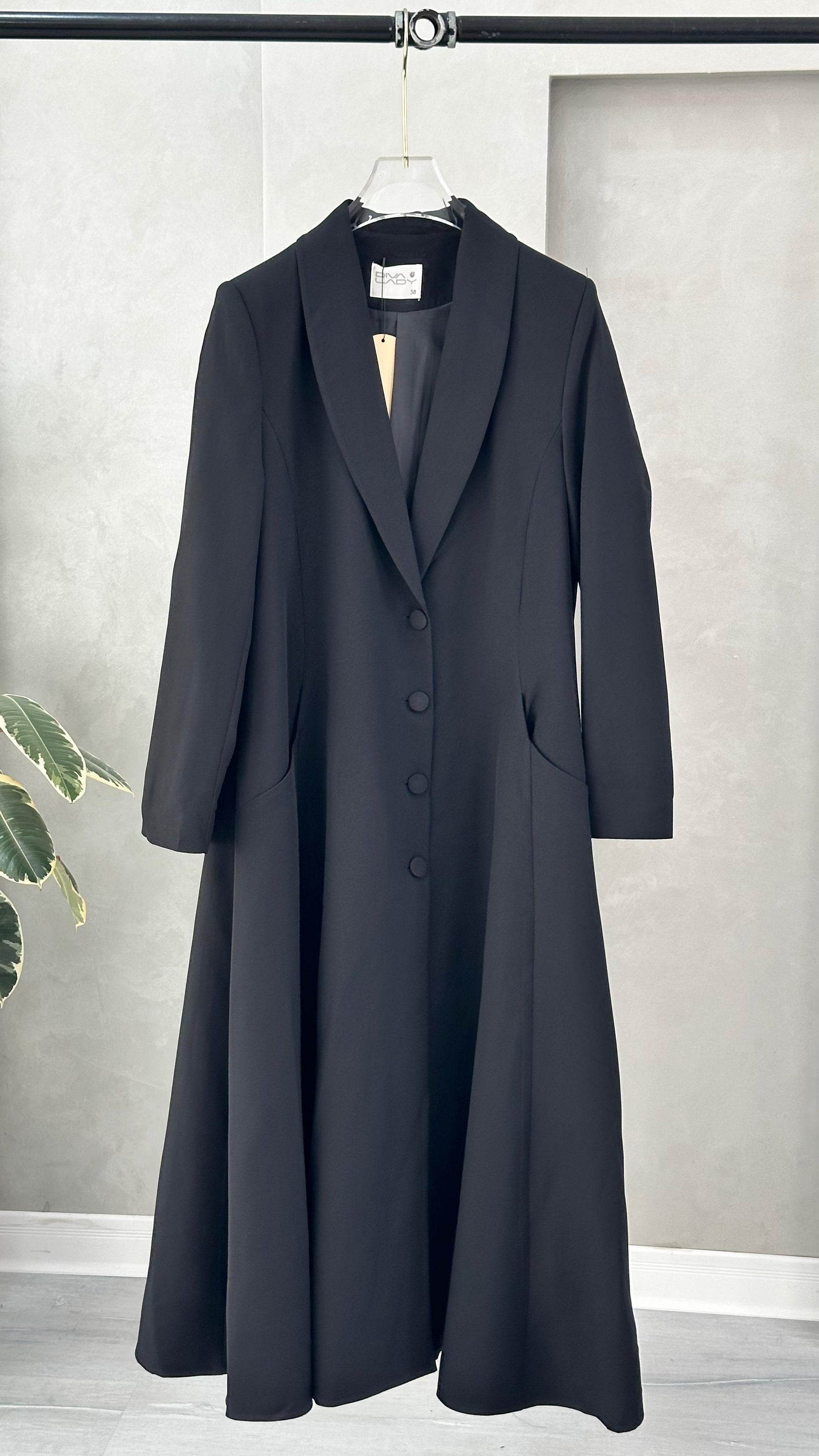 جاكيت نسائي مع ازرار