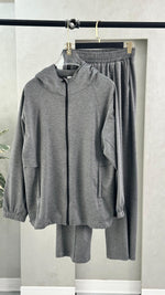 بدلة نسائي بسيطة