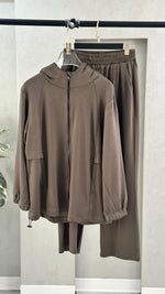 بدلة نسائي بسيطة