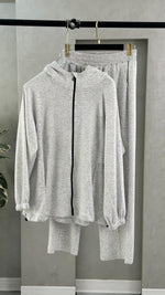 بدلة نسائي بسيطة