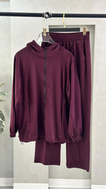 بدلة نسائي بسيطة