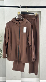 بدلة نسائي بسيطة