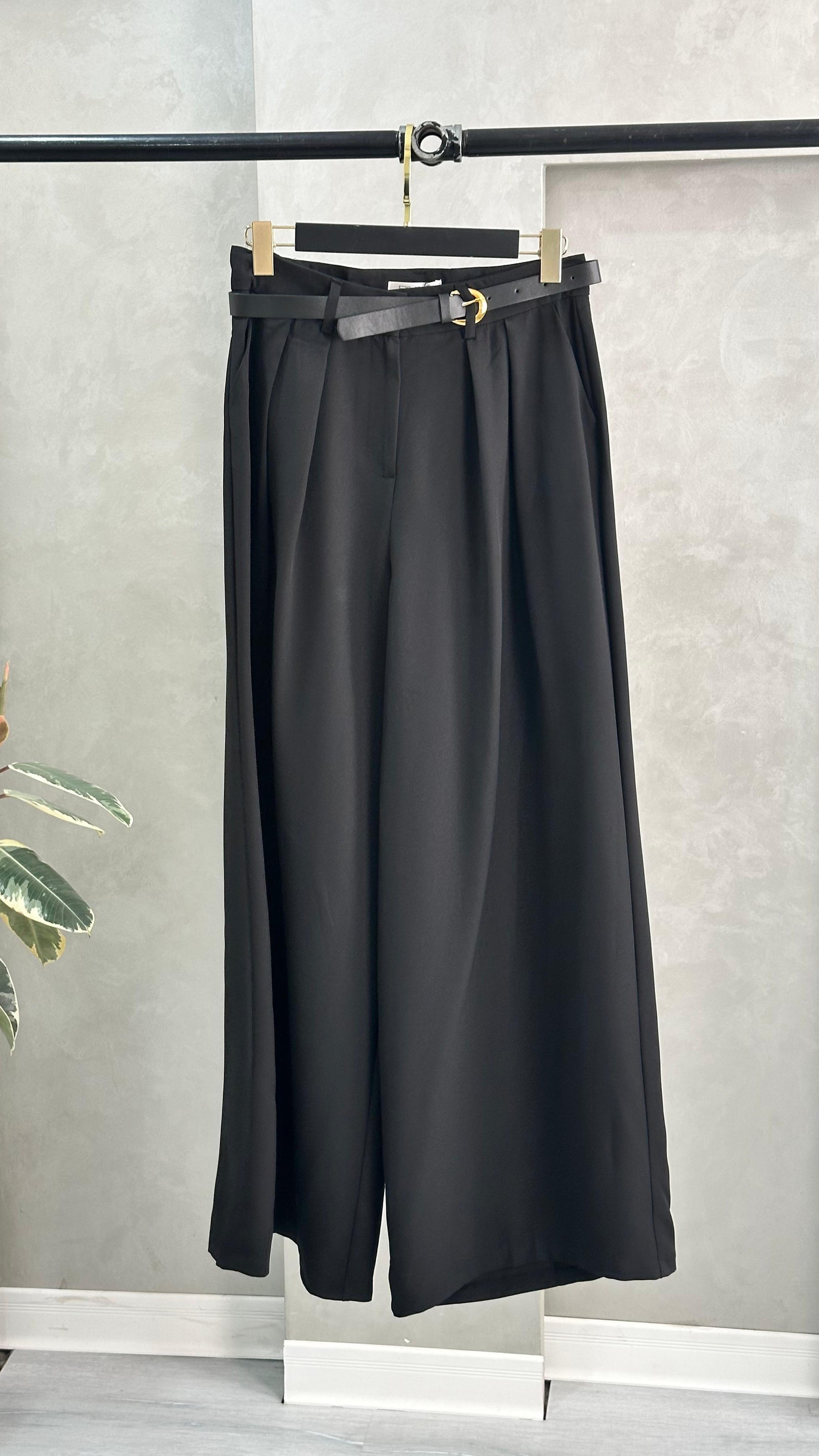 بنطلون نسائي مع حزام