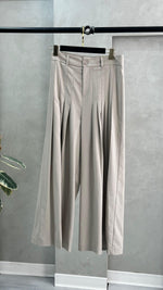 بنطلون نسائي مع كسرات