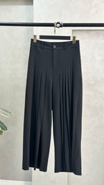 بنطلون نسائي مع كسرات