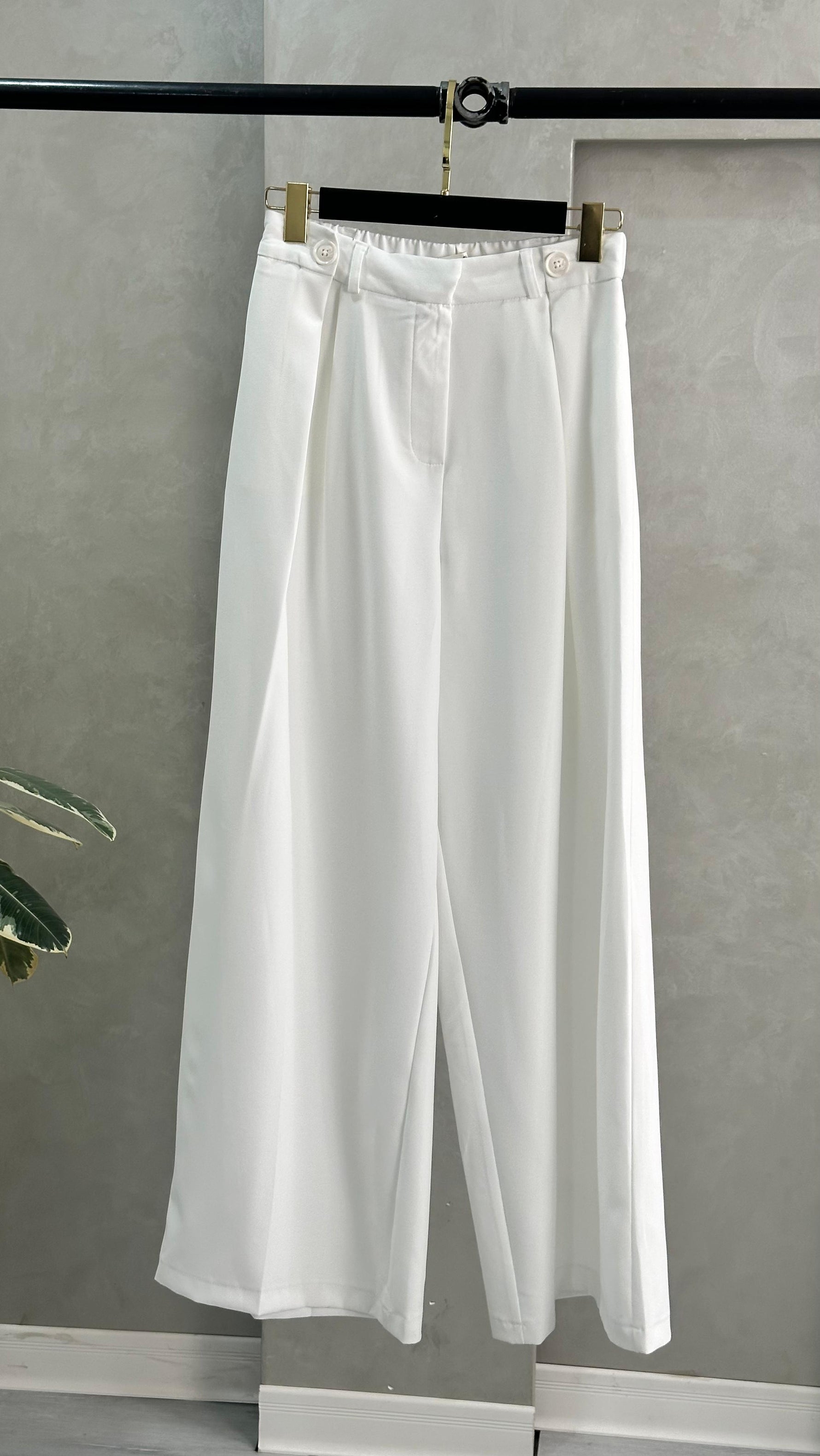 بنطلون نسائي بطيات