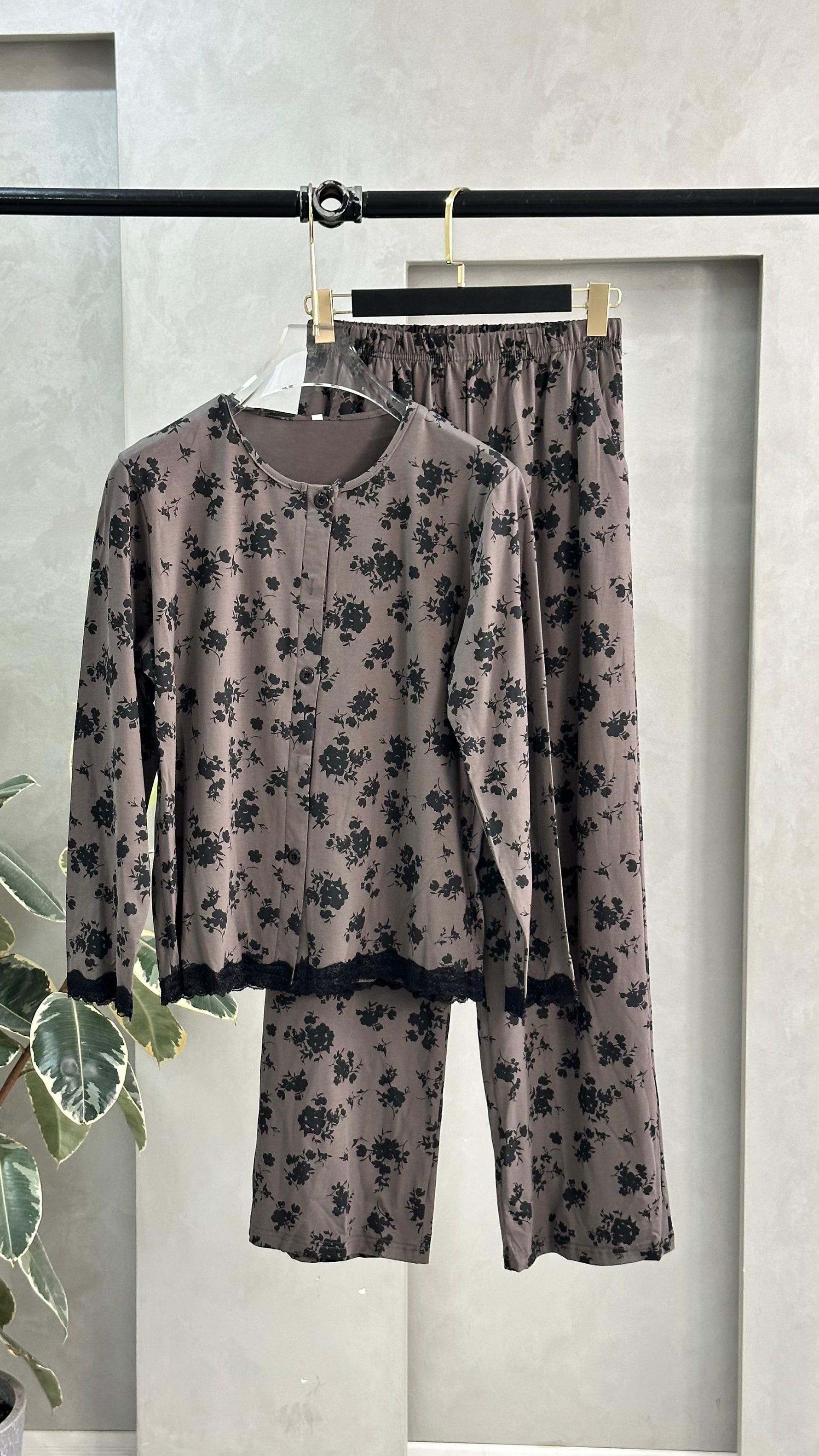 بيجامة نسائي بقصة دانتيل