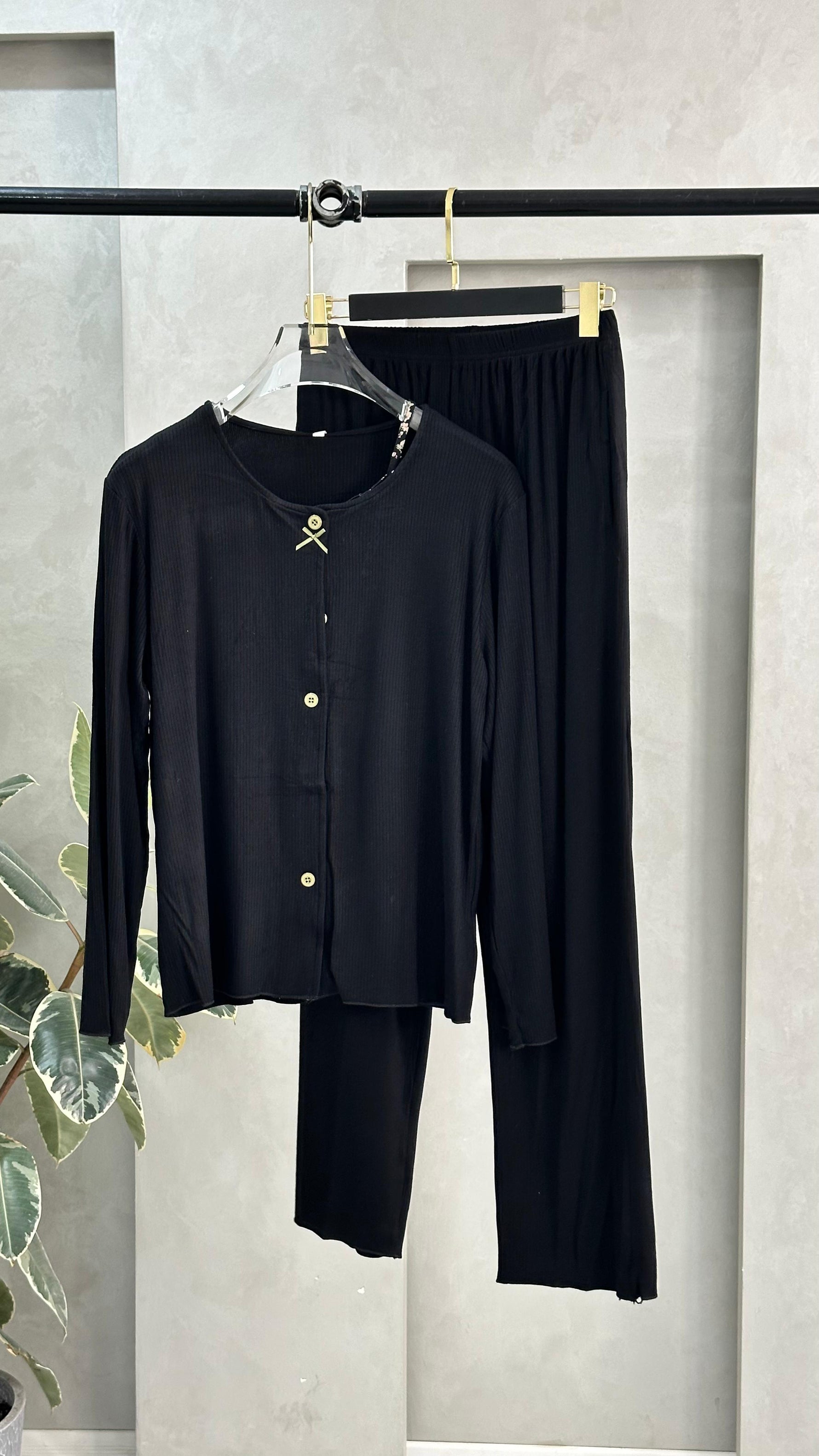 بيجامة نسائي بازرار