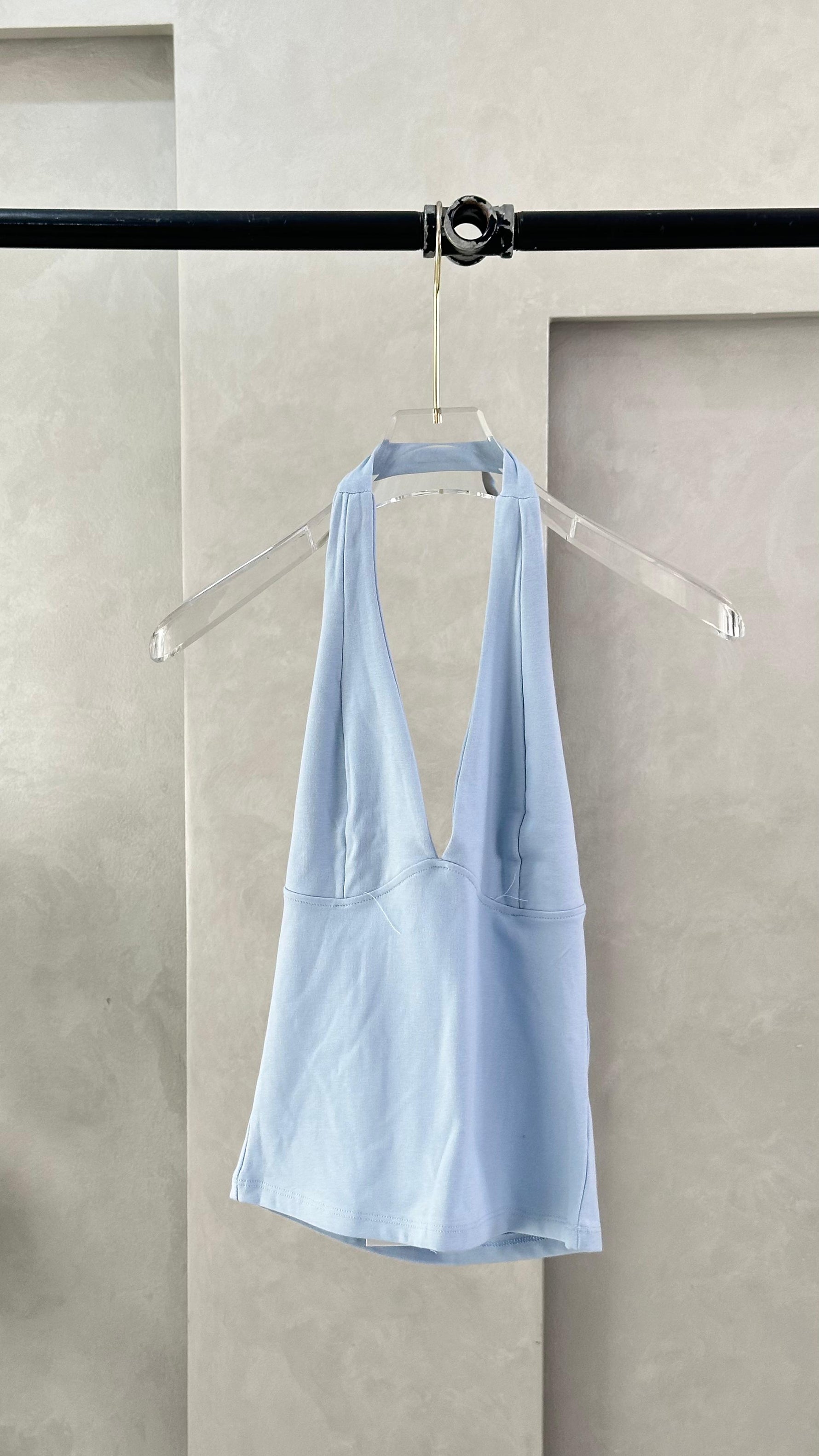 توب نسائي بفتحة صدر