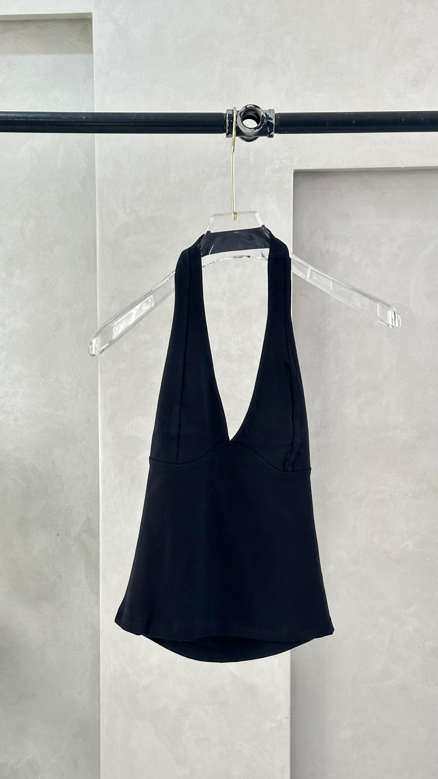 توب نسائي بفتحة صدر