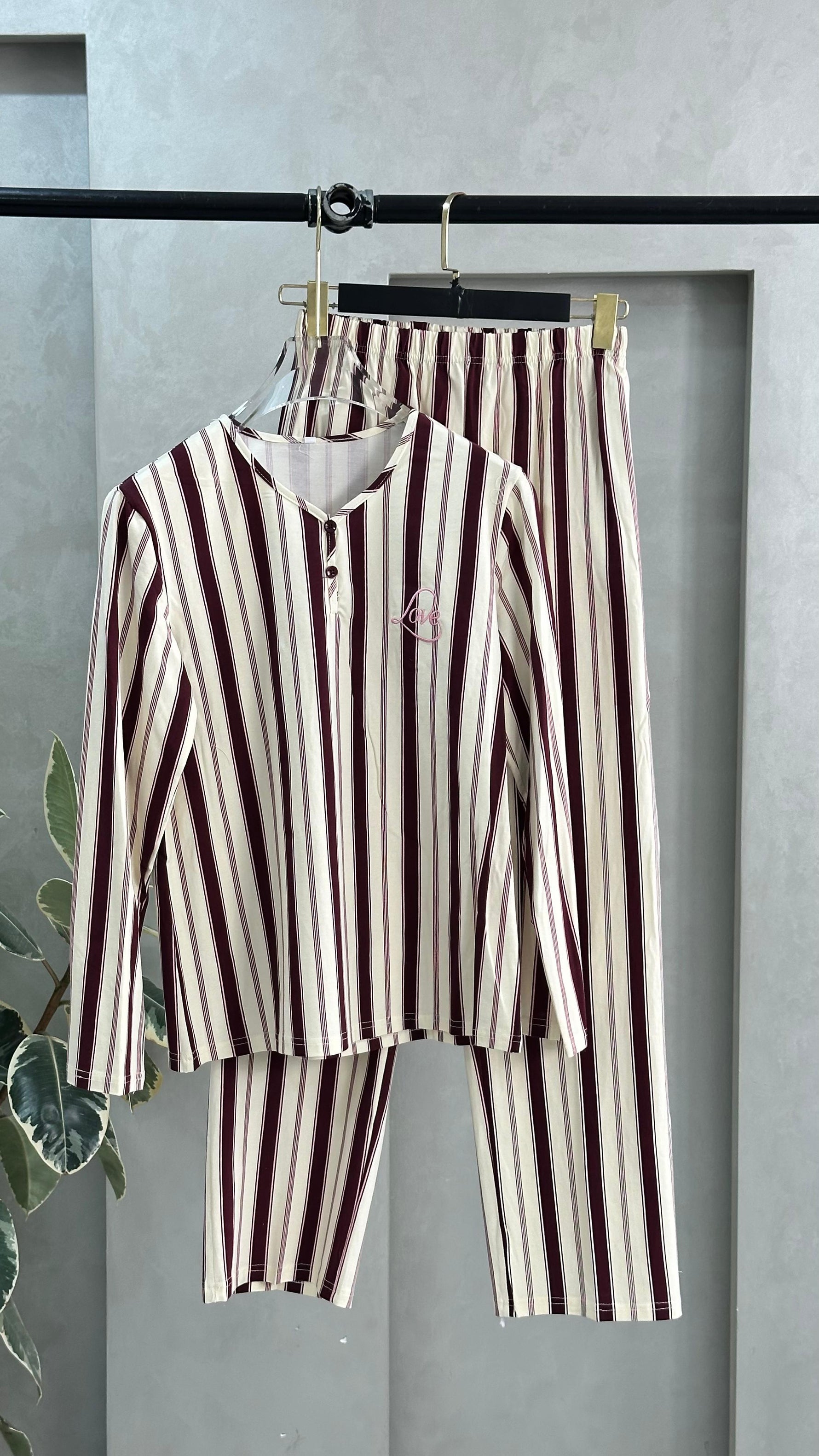 بيجامة نسائي