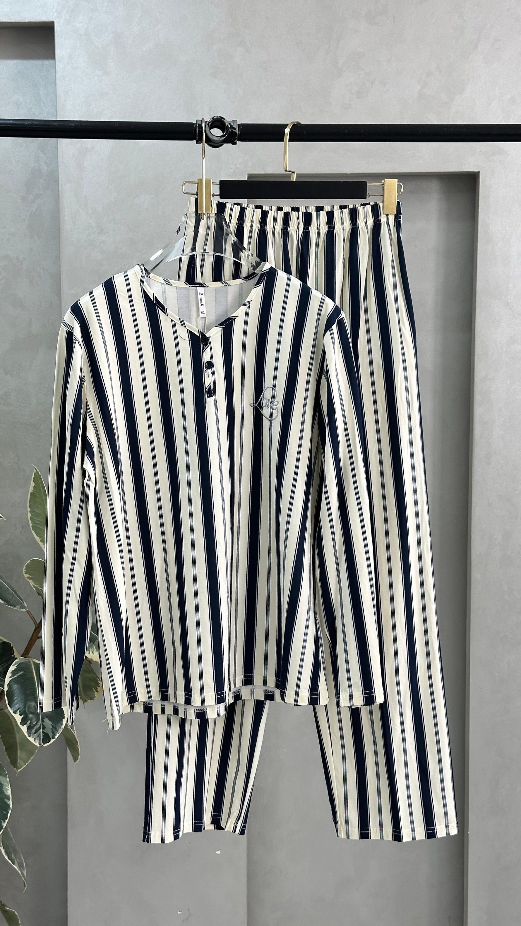 بيجامة نسائي