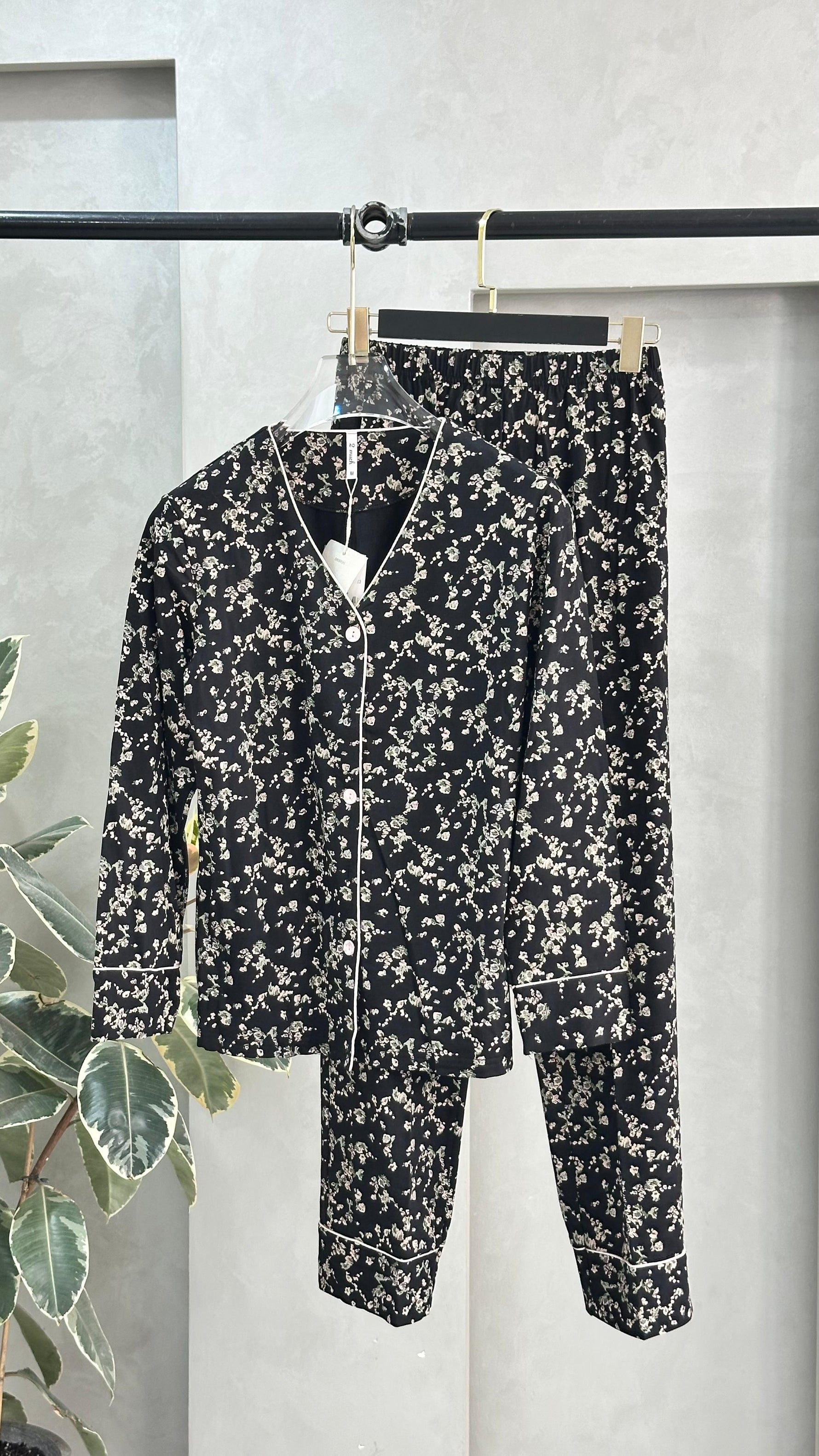 بيجامة نسائي نقش صغير