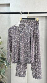 بيجامة نسائي نقش صغير