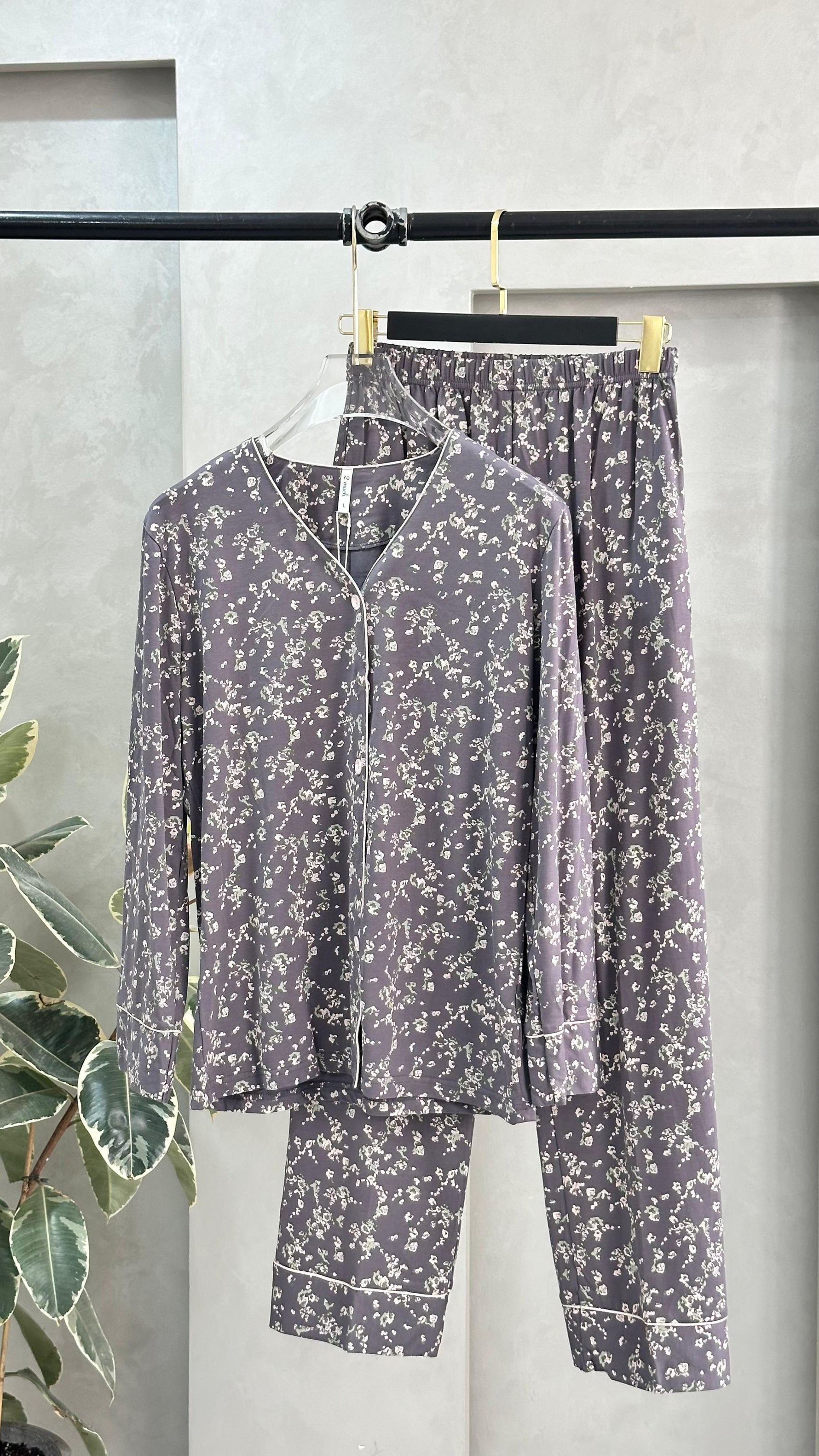 بيجامة نسائي نقش صغير