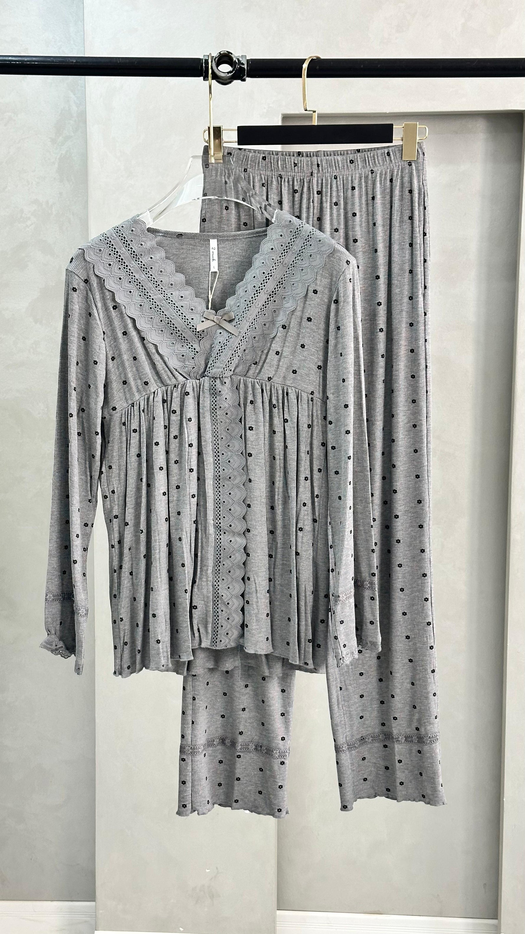 بيجامة نسائي