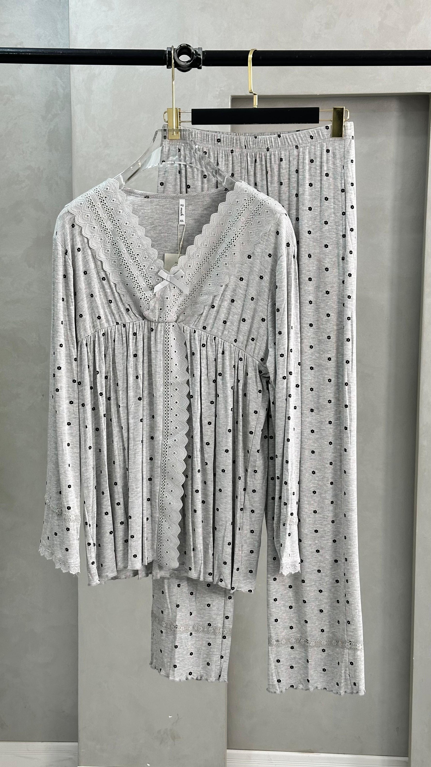 بيجامة نسائي