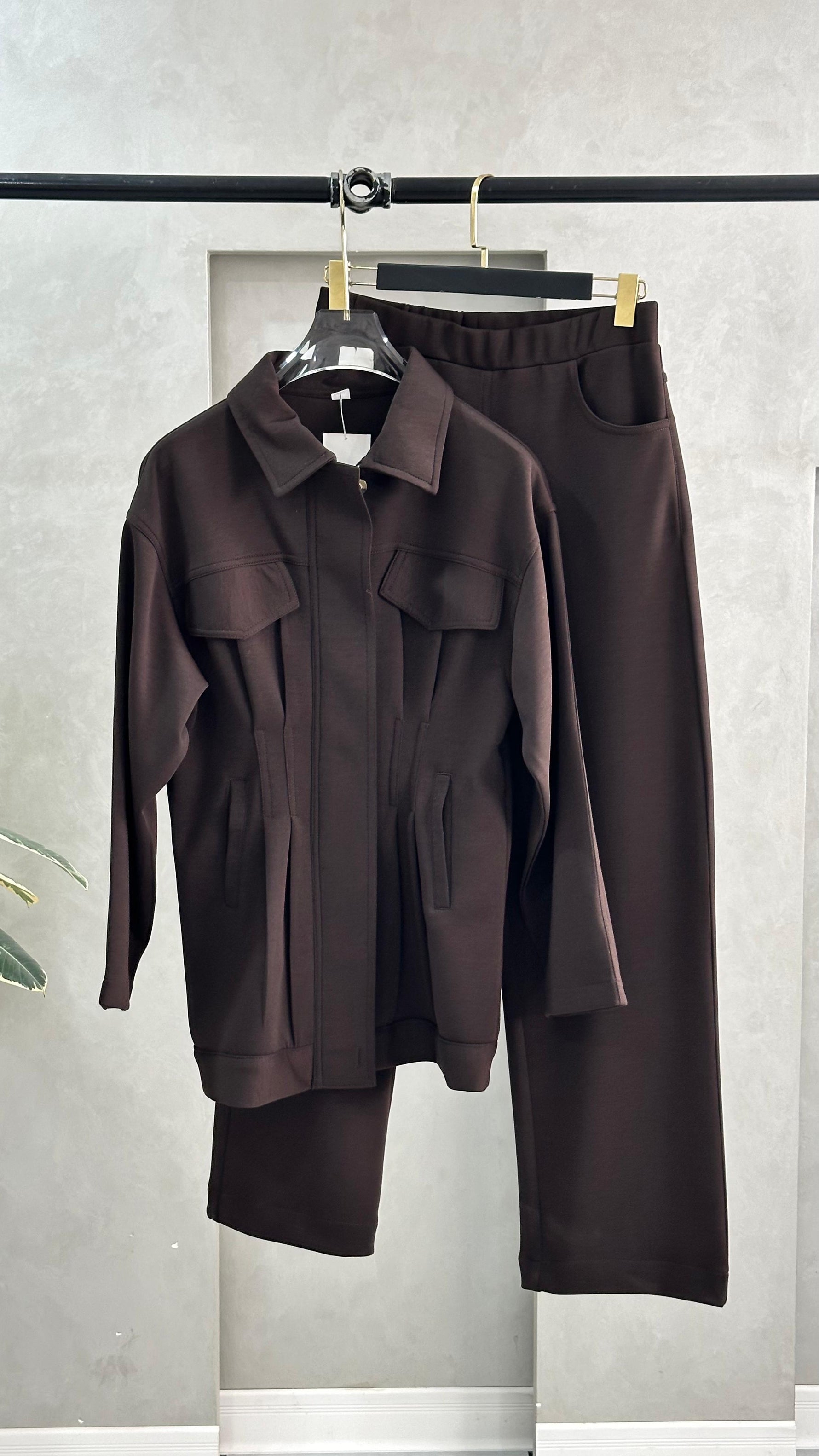 بدلة نسائي بسحاب