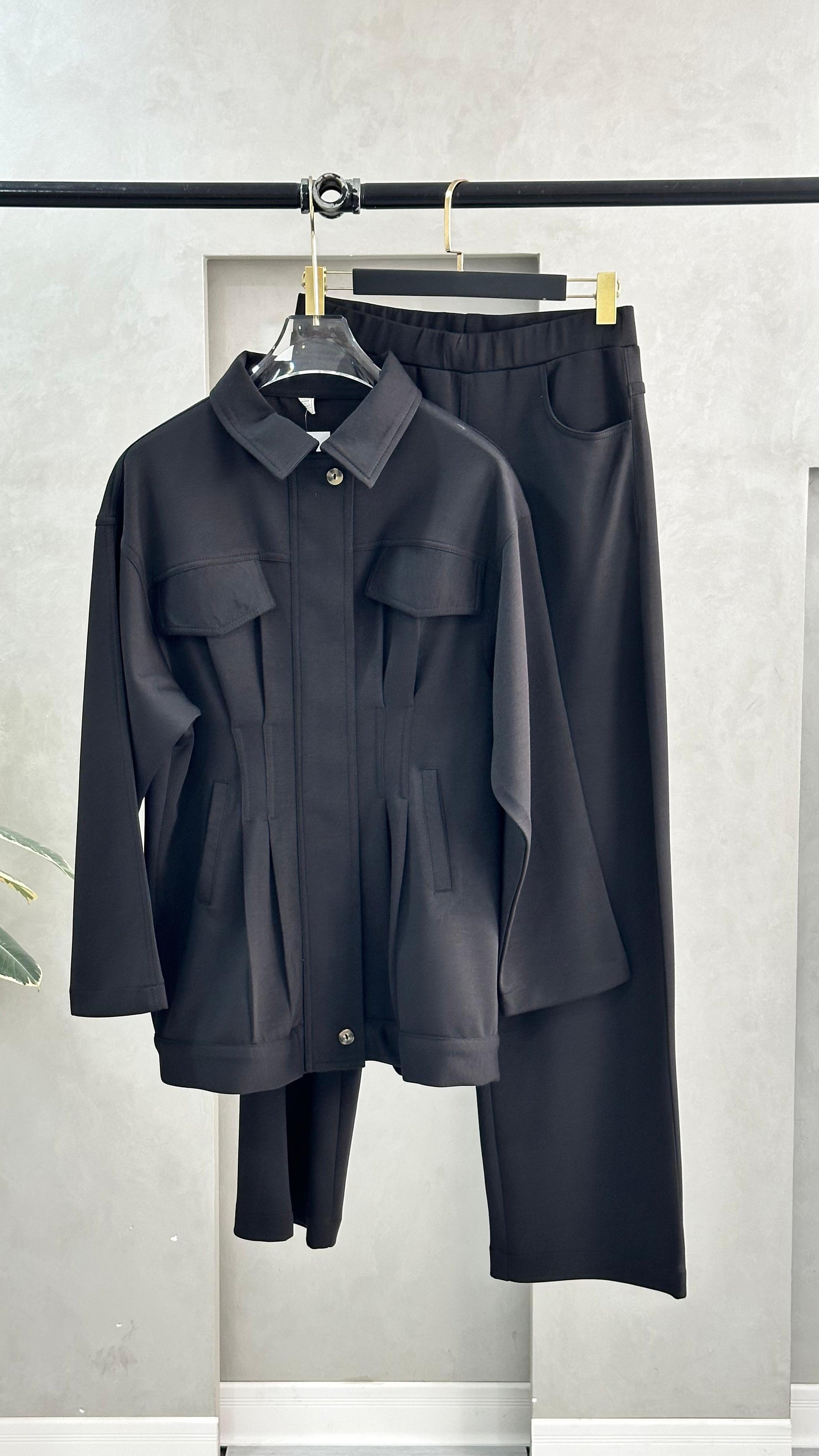 بدلة نسائي بسحاب