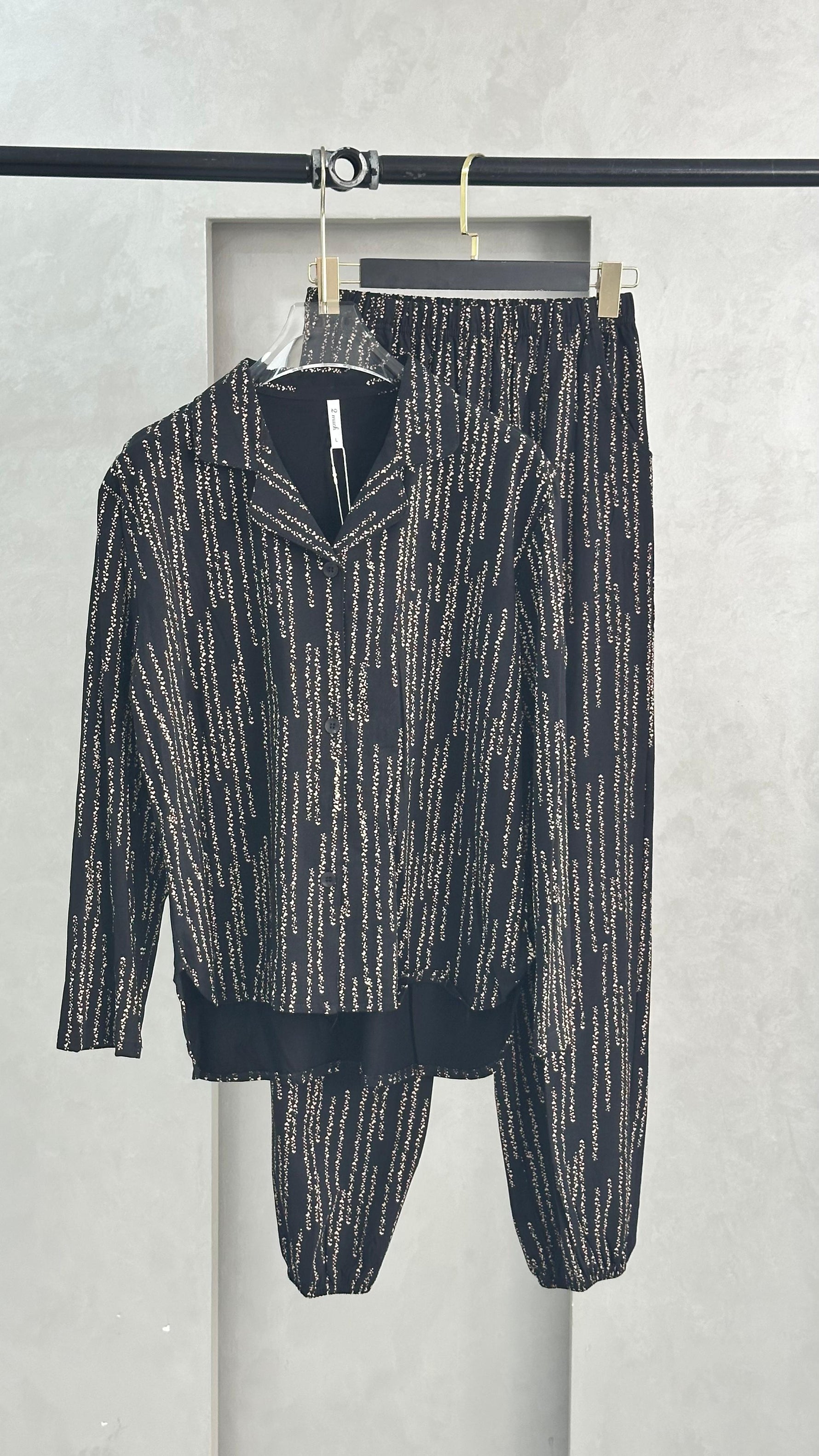 بيجامة نسائي كلاسيكي