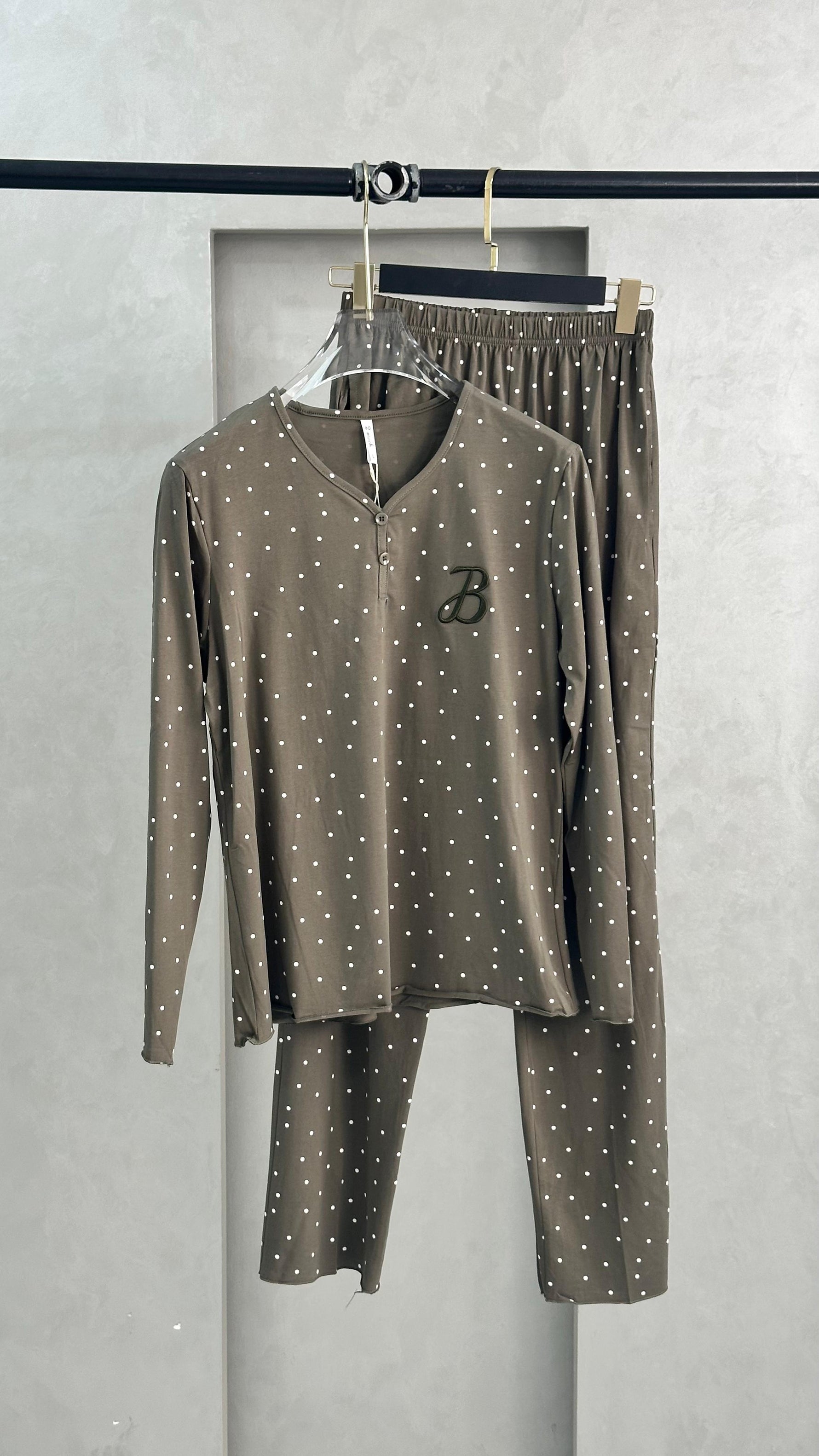 طقم منزلي مريح بنقاط صغيرة