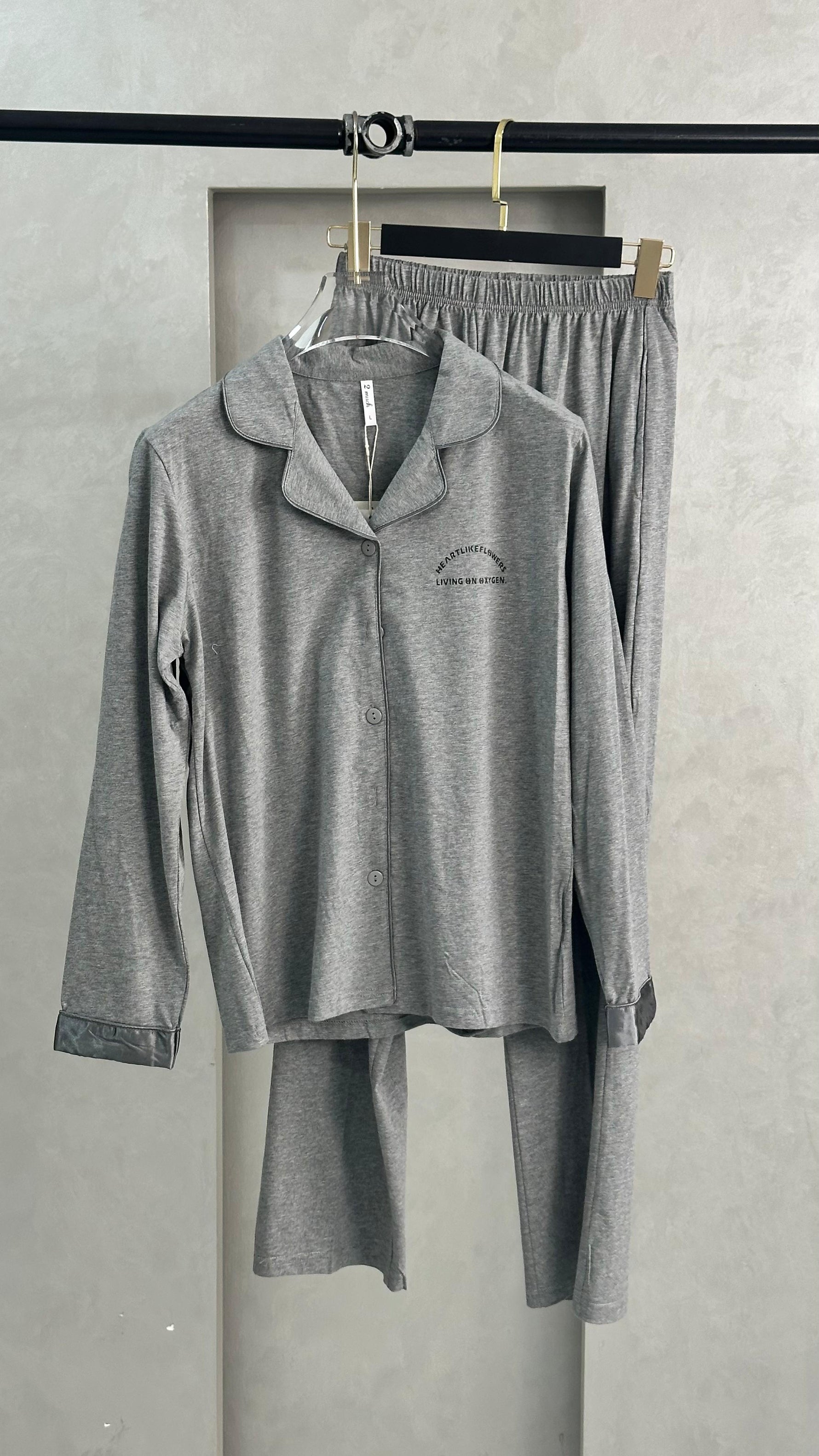 بيجامة نسائي مطرزة