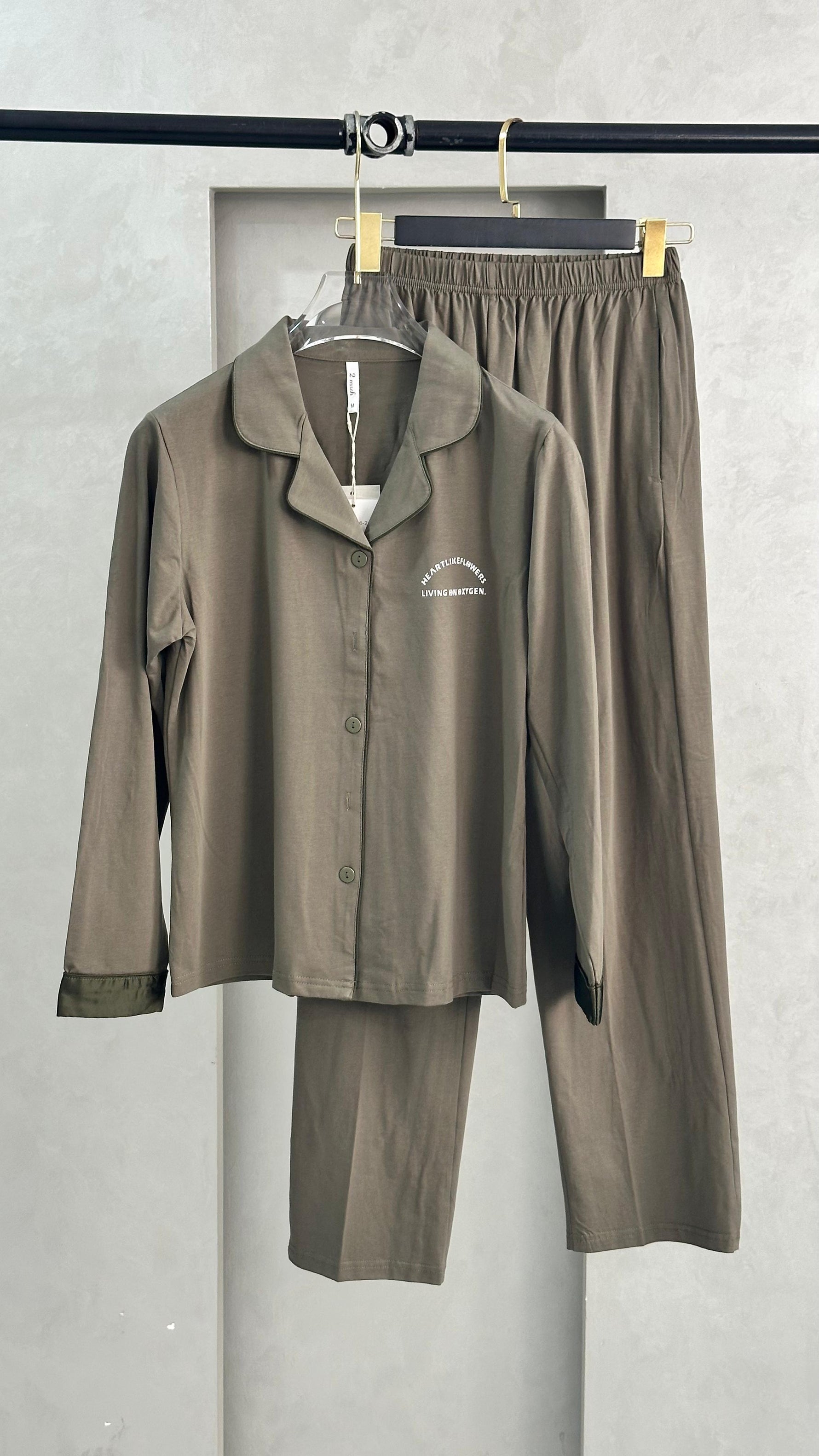 بيجامة نسائي مطرزة