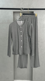 بيجامة نسائي بخطوط افقية