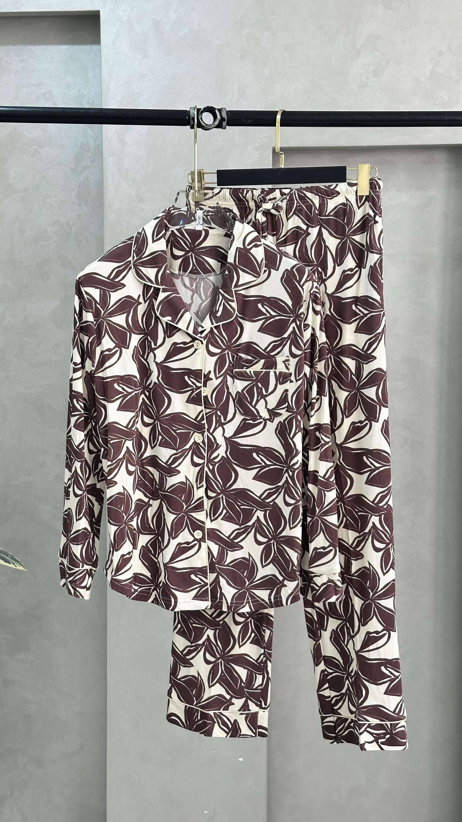 بيجامة نسائي يزهور جميلة