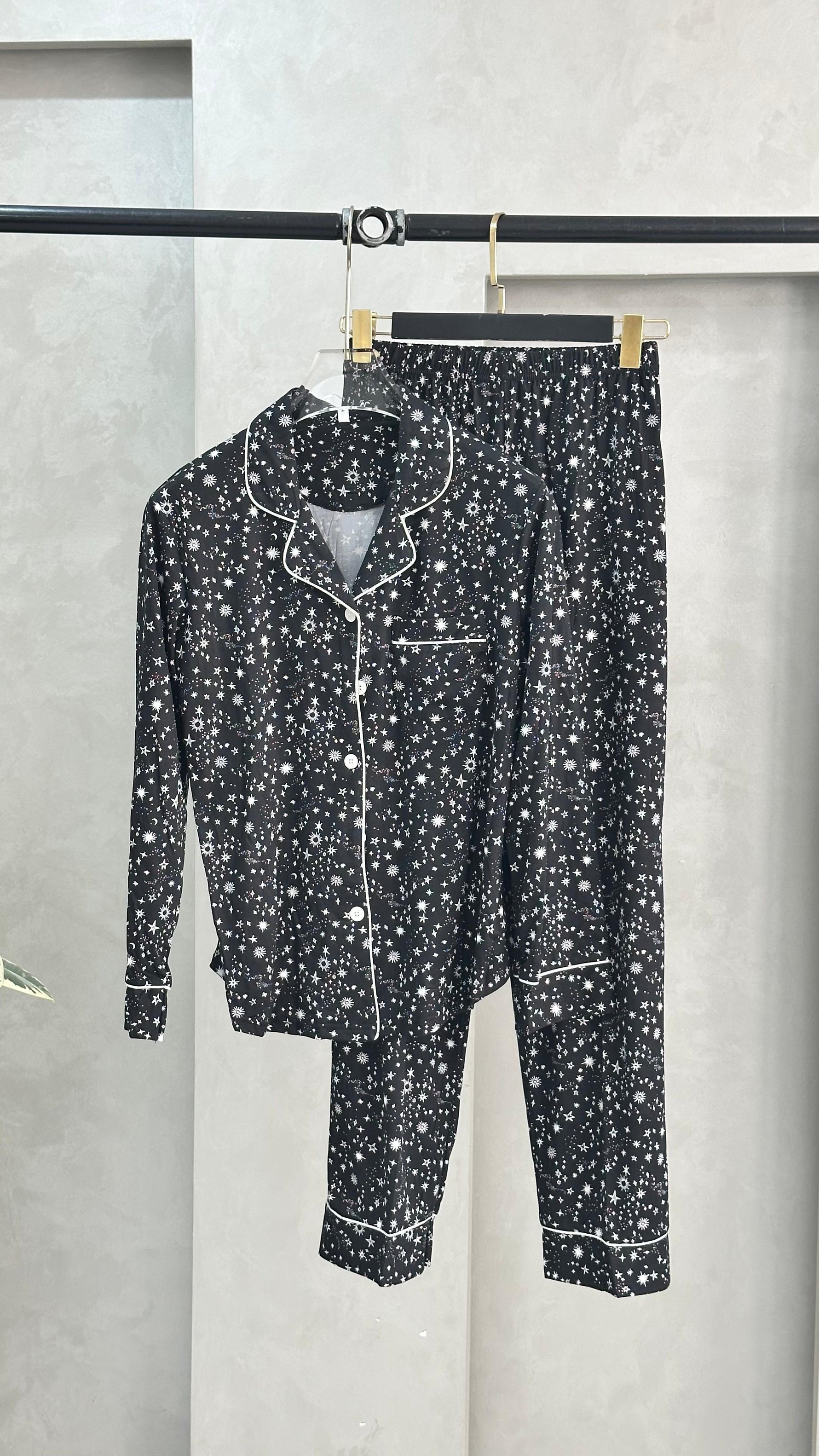 بيجامة نسائي هادئة