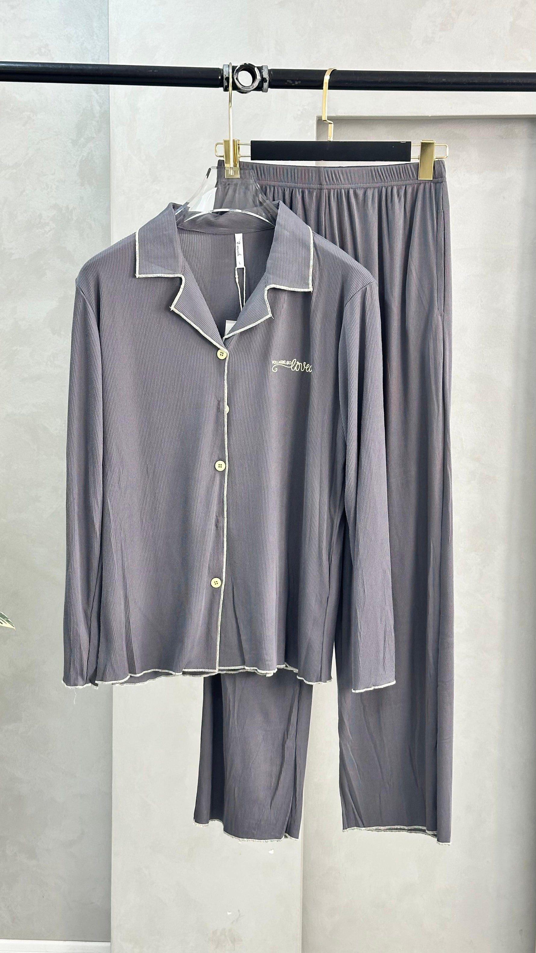 بيجامة نسائي بازرار بسيطة